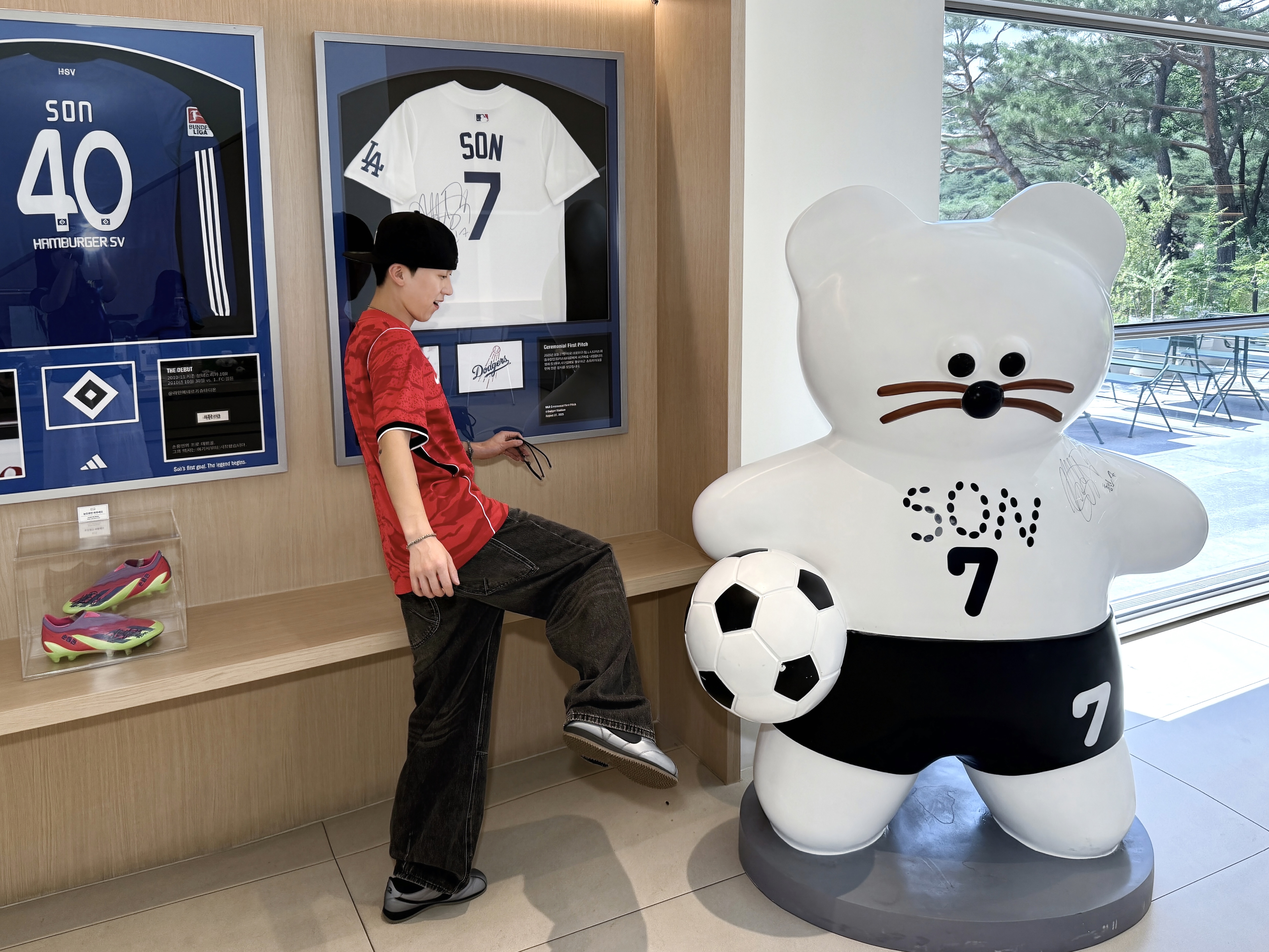 Nike Korea 2026 Stadium Home Dri-Fit Soccer Replica Jersey Global Red Black (Non Marking Ver.), Nike Cortez Leather SE Metallic Cool Grey Black 착용 스타일