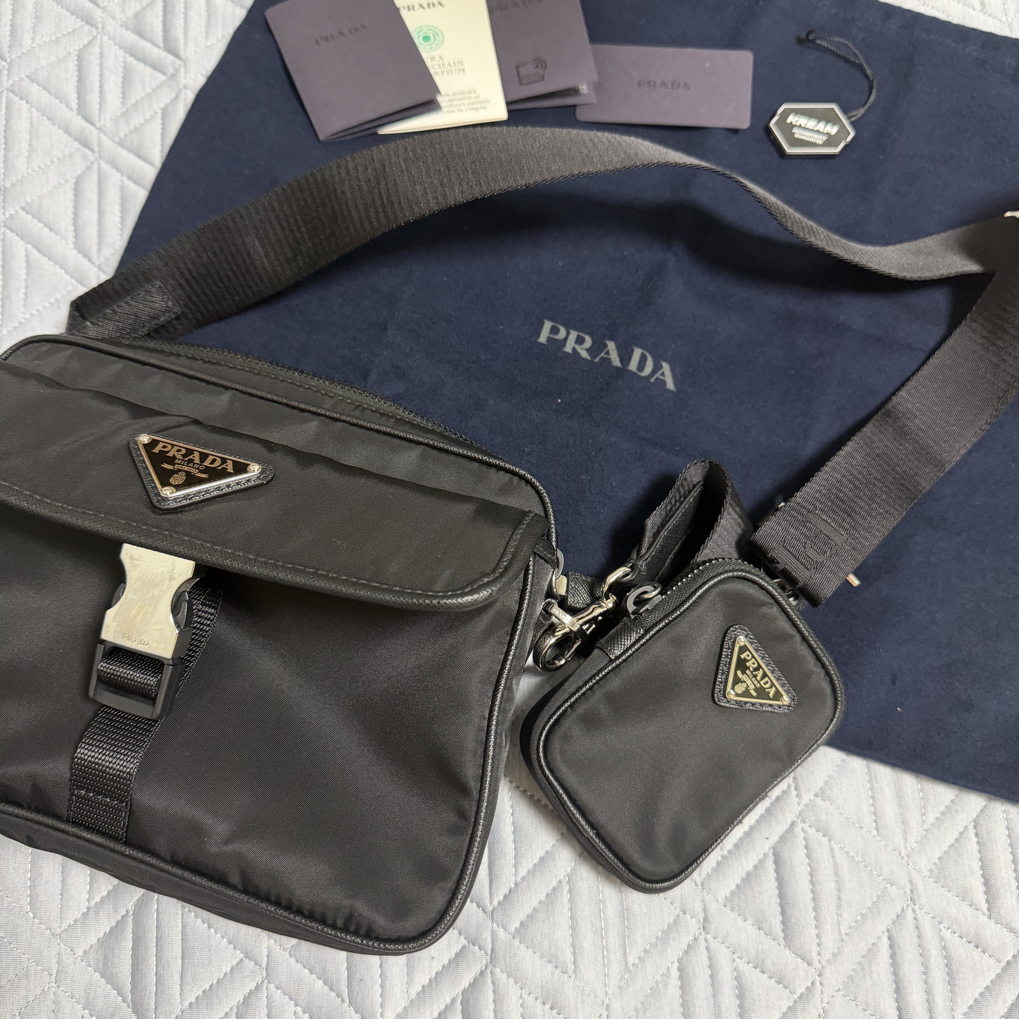 Prada Re-Nylon and Saffiano Leather Shoulder Bag Black 착용 스타일