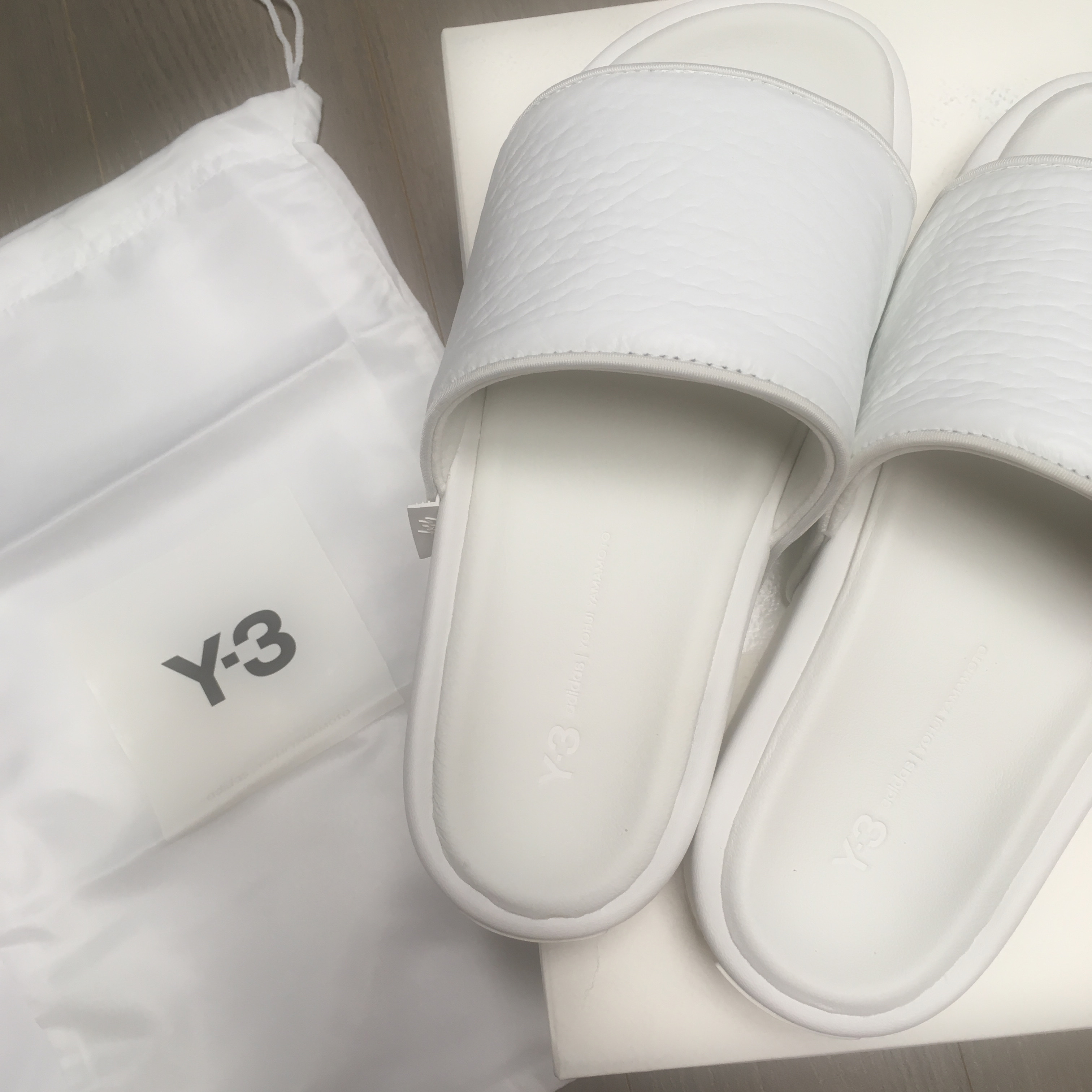 Y-3 Slide Core White 착용 스타일 - 1