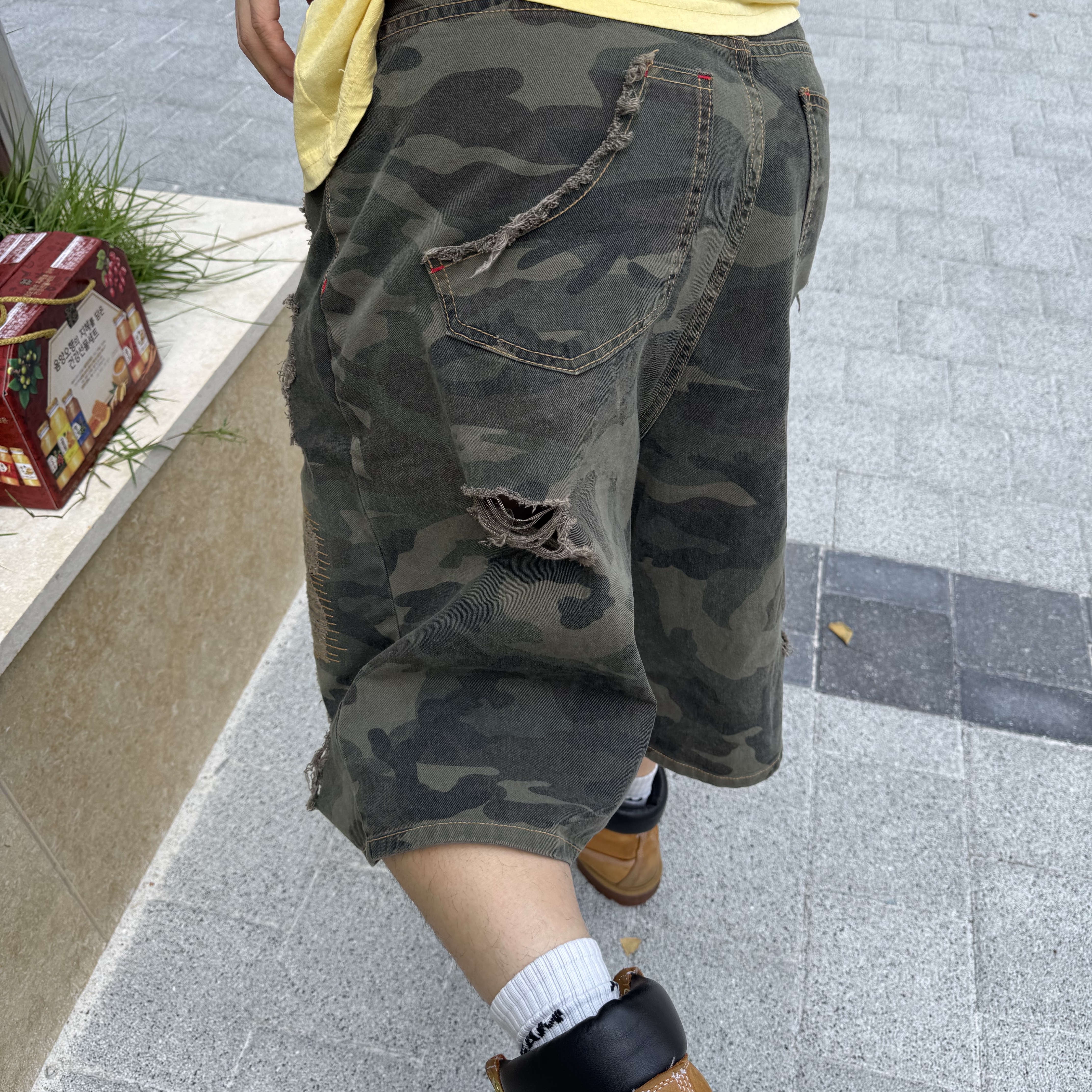 MAINBOOTH Destroyed Camo Shorts Vintage Khaki, Timberland Premium 6 inch Waterproof Boot Wheat Nubuck - Wide 착용 스타일 - 4