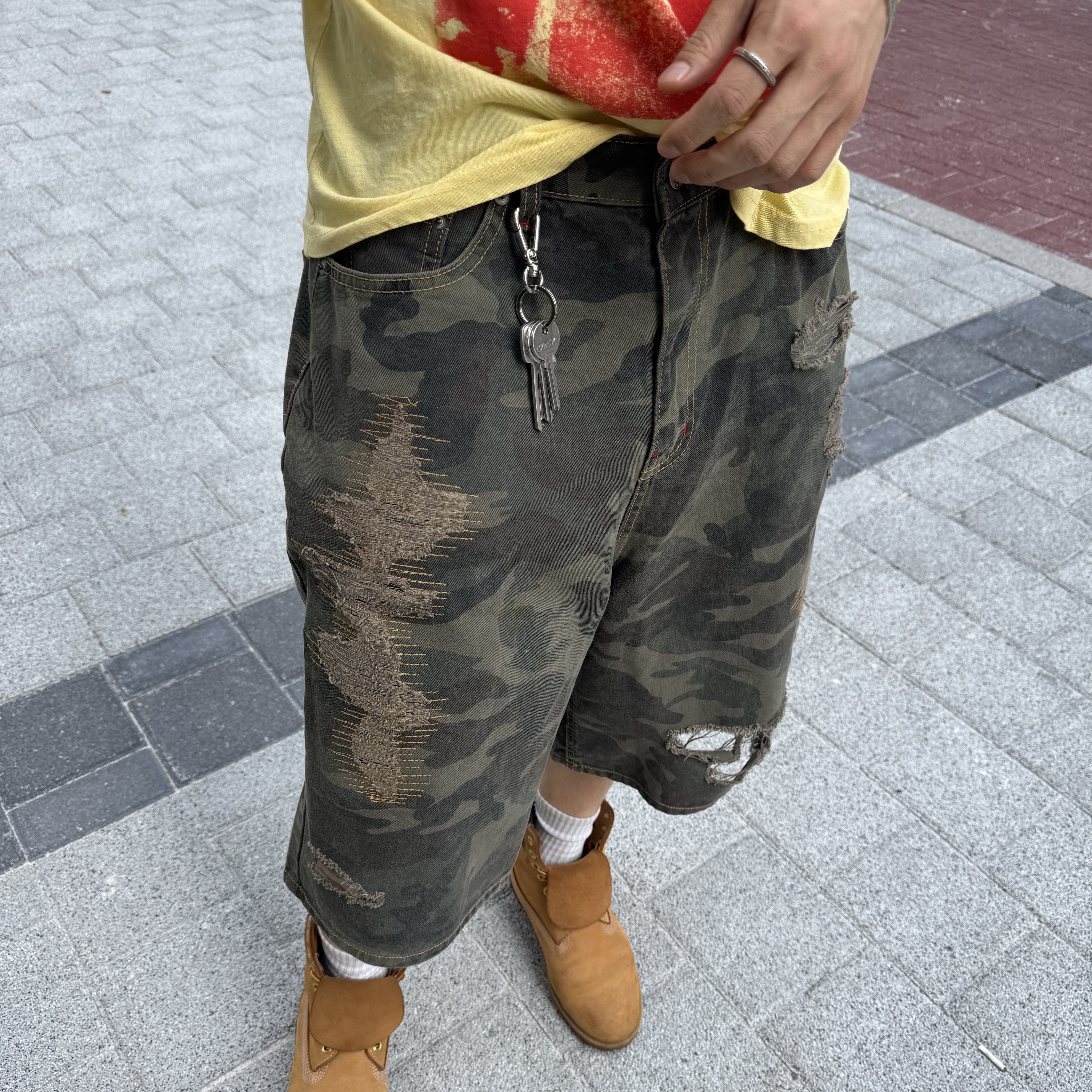 MAINBOOTH Destroyed Camo Shorts Vintage Khaki, Timberland Premium 6 inch Waterproof Boot Wheat Nubuck - Wide 착용 스타일 - 3