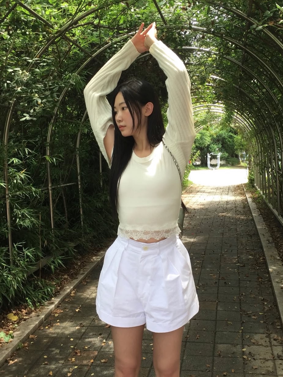 PHOS333 W Slim Fit Lace T-Shirt Ivory 착용 스타일 - 5
