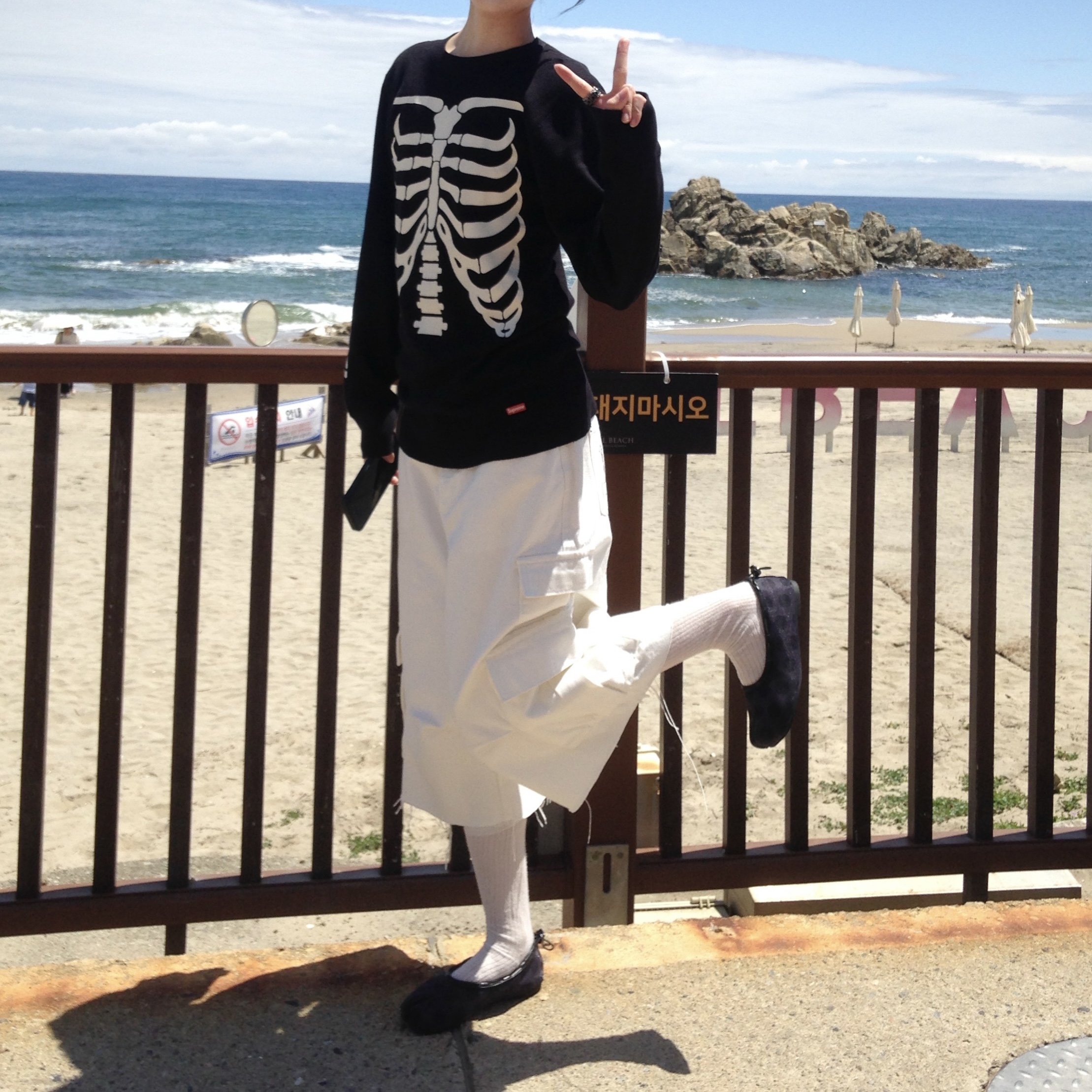 Supreme Hanes Bones Thermal Crew Black (1 Pack), POTS Solar Rune 5panel Cap Black 착용 스타일 - 2