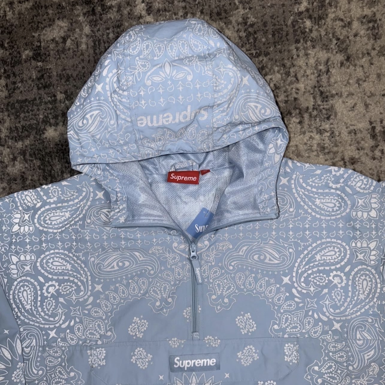 Supreme Reflective Bandana Anorak Light Blue - 26SS 착용 스타일 - 1