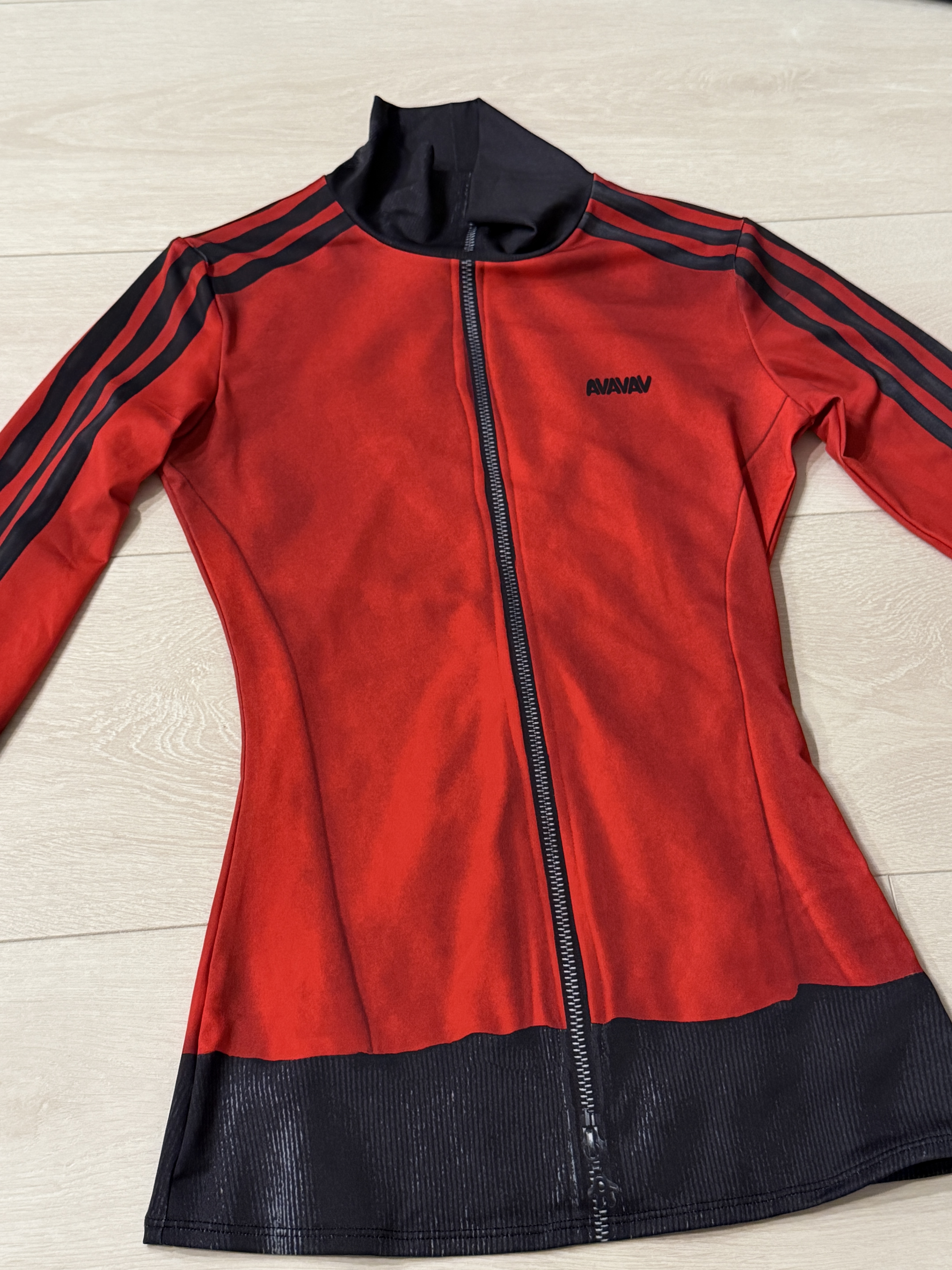 (W) Adidas x Avavav Tracktop Baselayer Better Scarlet Black - US Sizing 착용 스타일 - 1