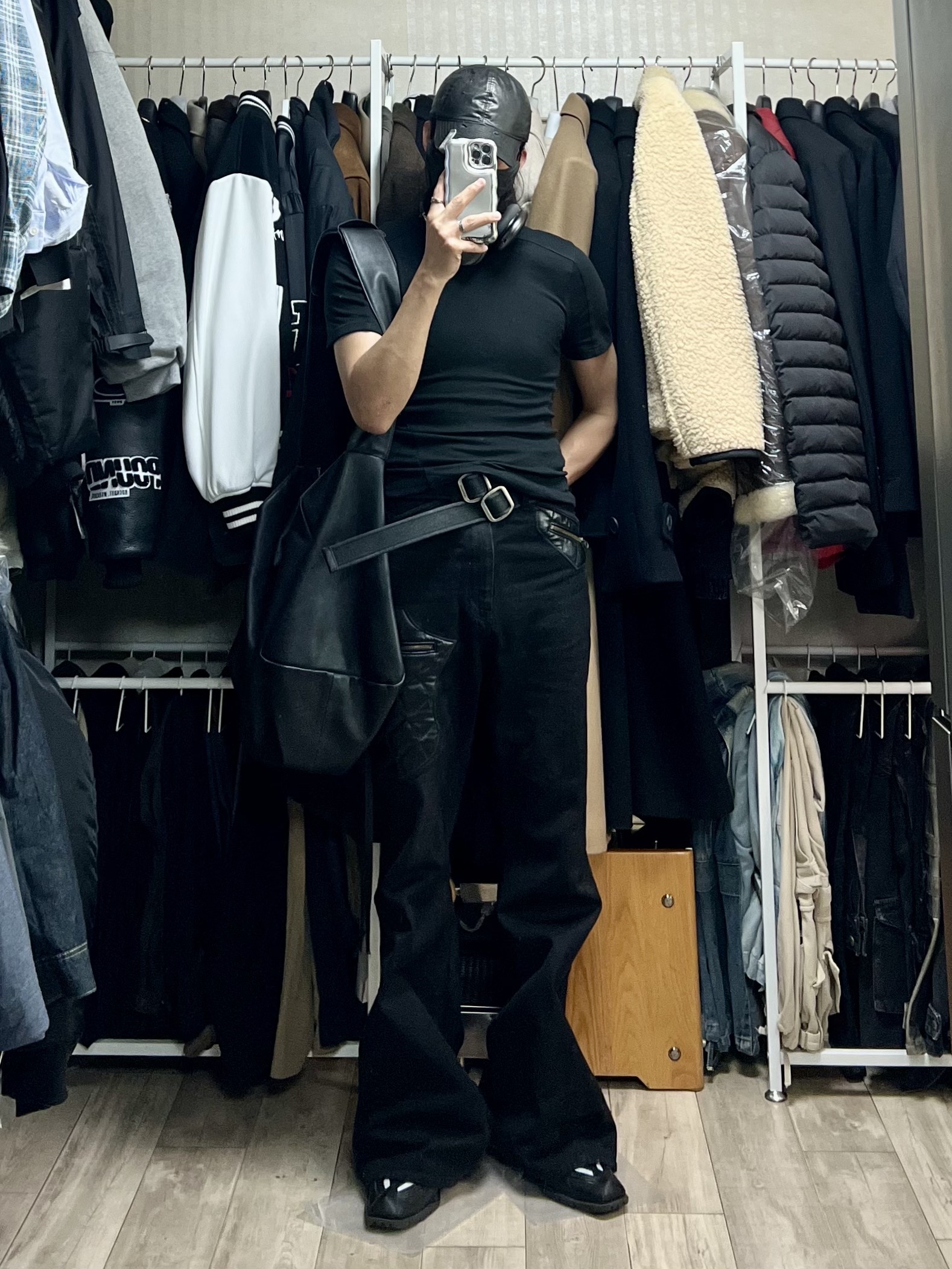 Farfromwhat Coated Double Buckle Woven Belt, emostanceclub Leather Patch Flared Jeans V3 Black 착용 스타일