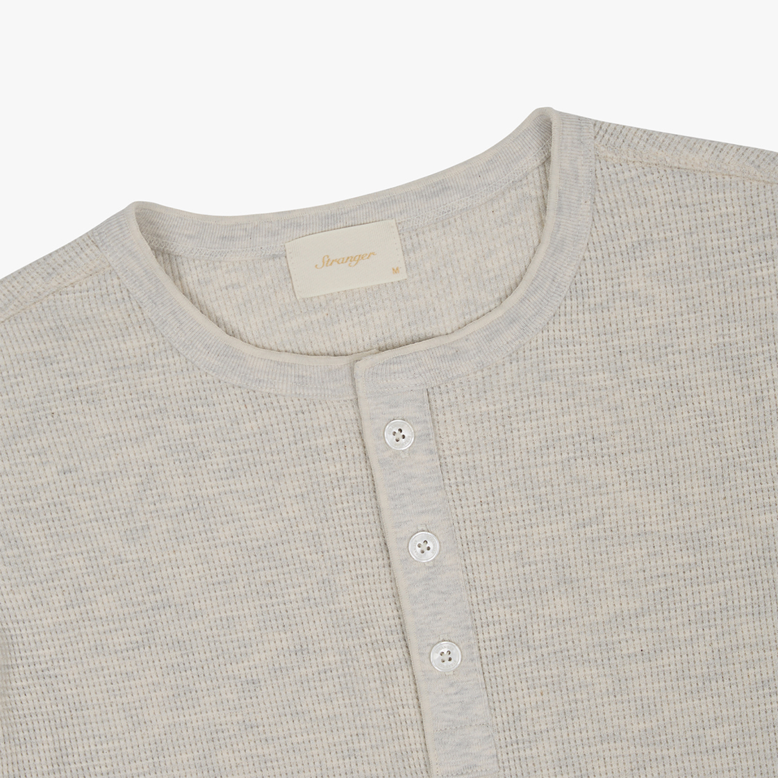 스트레인저 릴렉스 핏 와플 코튼 헨리넥 티셔츠 그레이(Stranger Relaxed Fit Waffle Cotton Henley Neck T-Shirt (Gray)) - 3