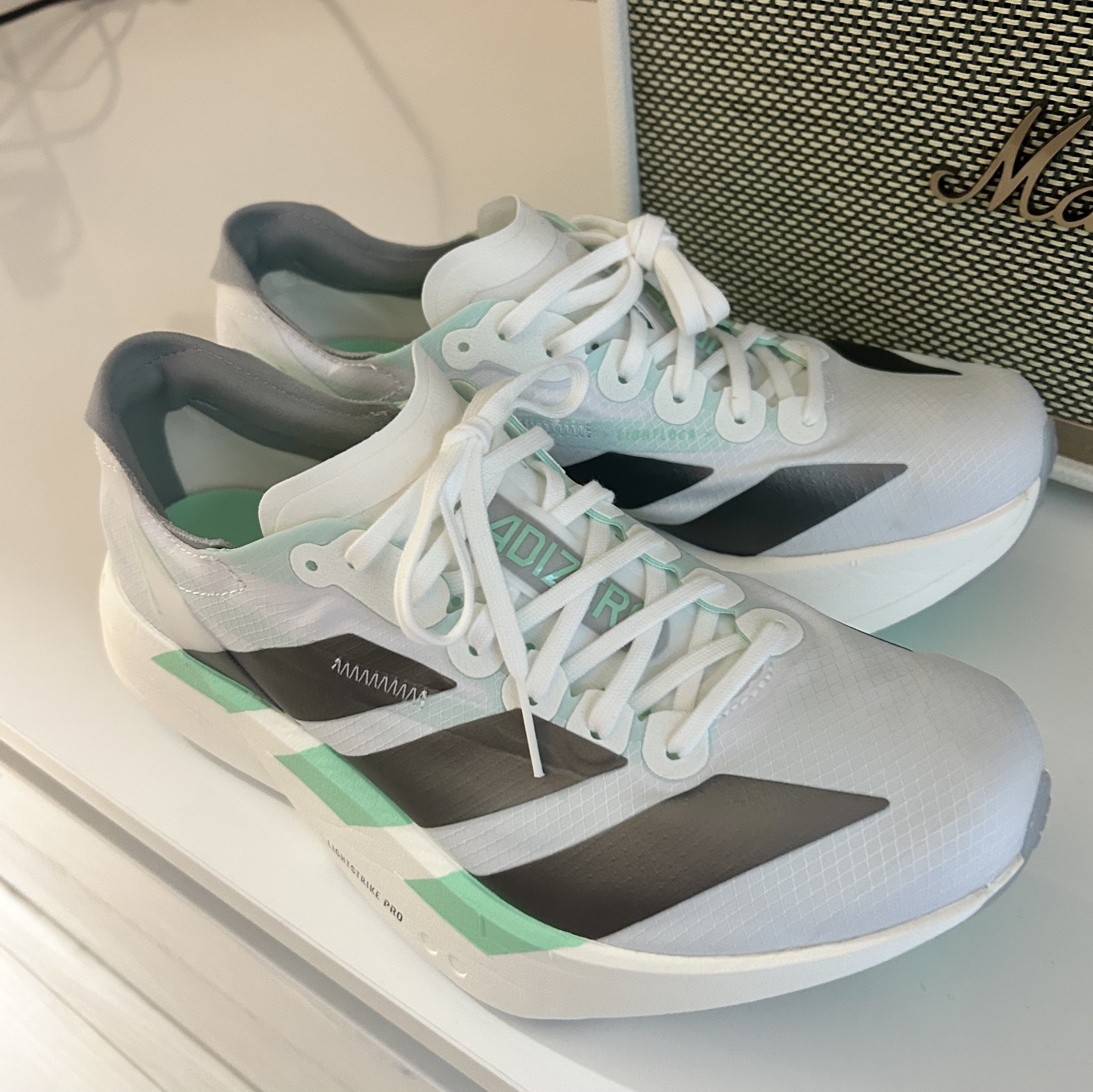(W) Adidas Adizero Adios Pro 4 Cloud White Iron Metallic 착용 스타일 - 2