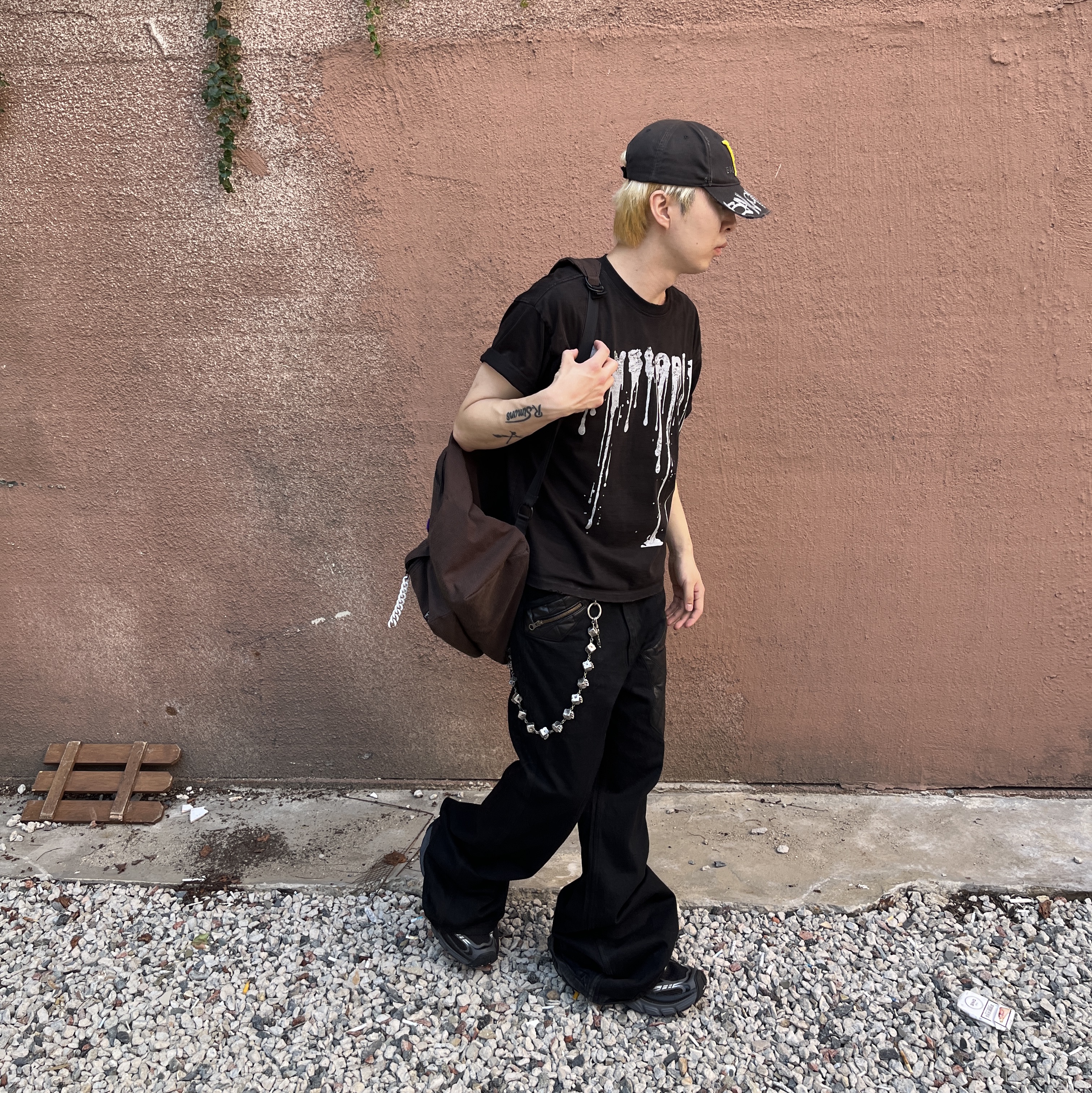 preoccupy Dystopia Crack Text T-shirt - Black, Balenciaga 6XL Sneakers Black Gray 착용 스타일 - 4