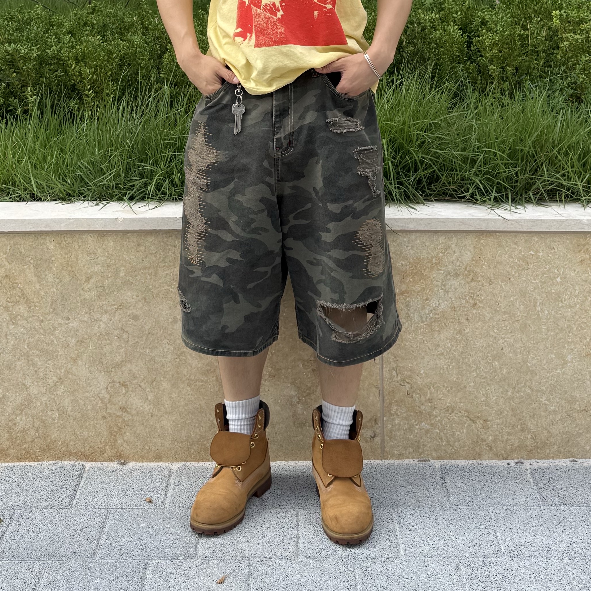 MAINBOOTH Destroyed Camo Shorts Vintage Khaki, Timberland Premium 6 inch Waterproof Boot Wheat Nubuck - Wide 착용 스타일 - 2