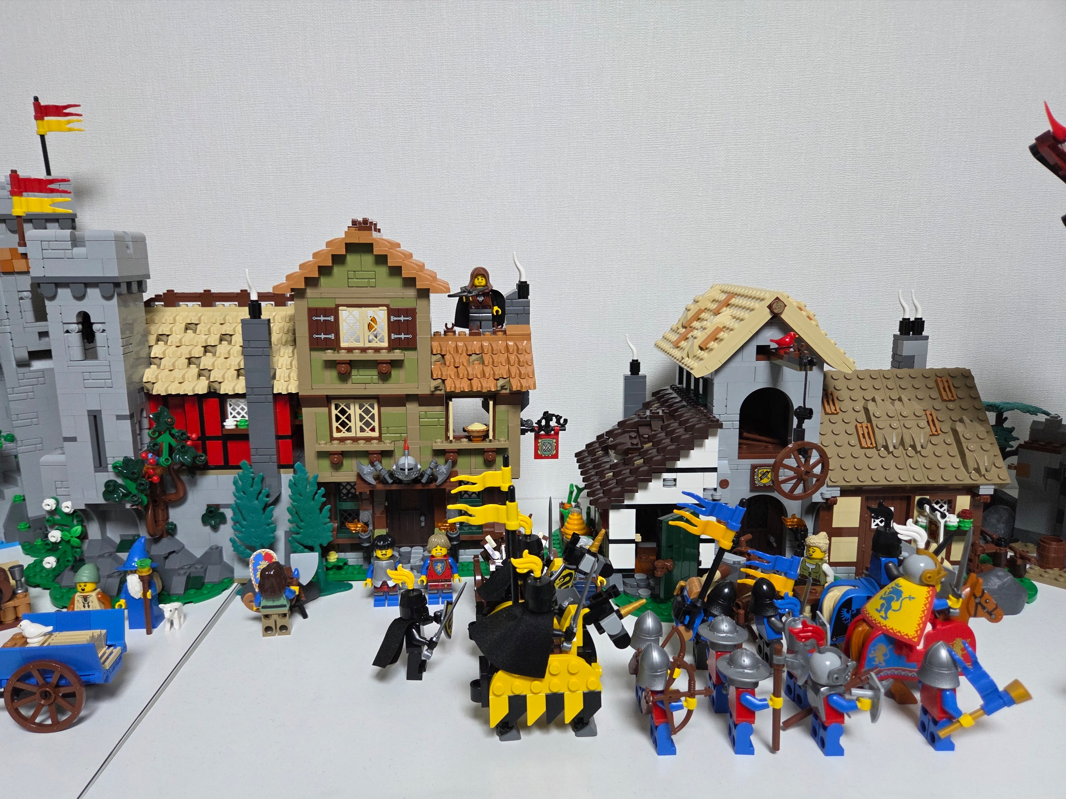 Lego Lion Knights' Castle, Lego Medieval Town Square 착용 스타일 - 3