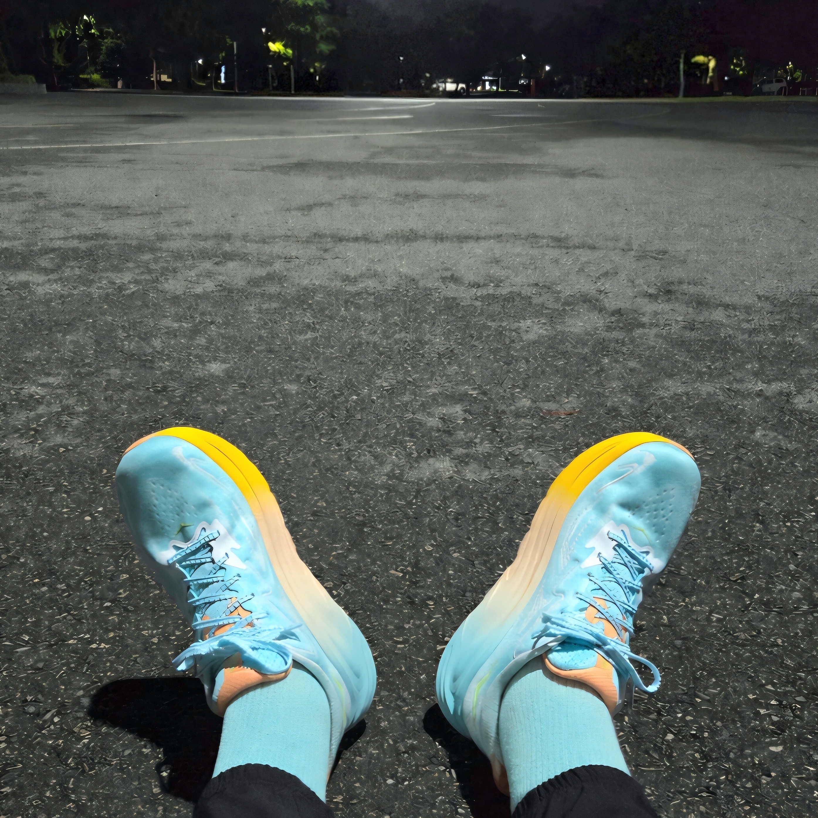Hoka Clifton 10 Blue Spark White 착용 스타일