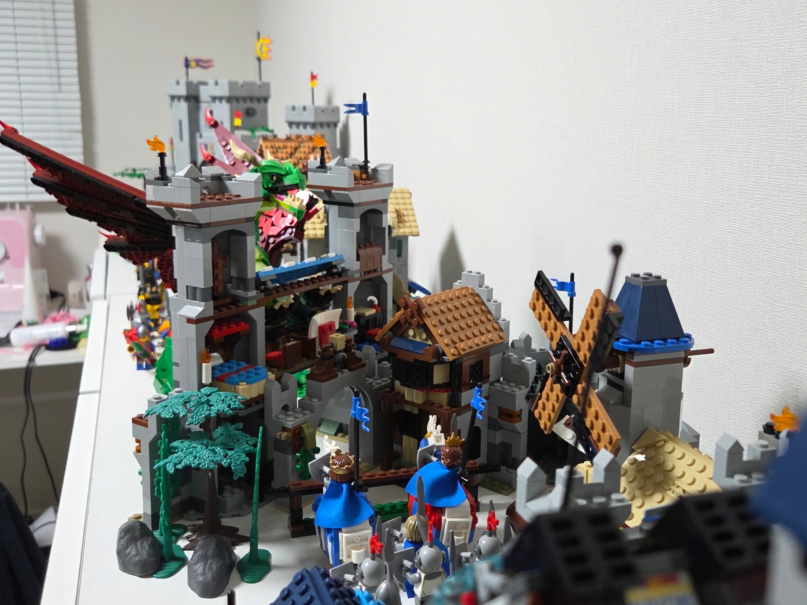 Lego Lion Knights' Castle, Lego Medieval Town Square 착용 스타일 - 5