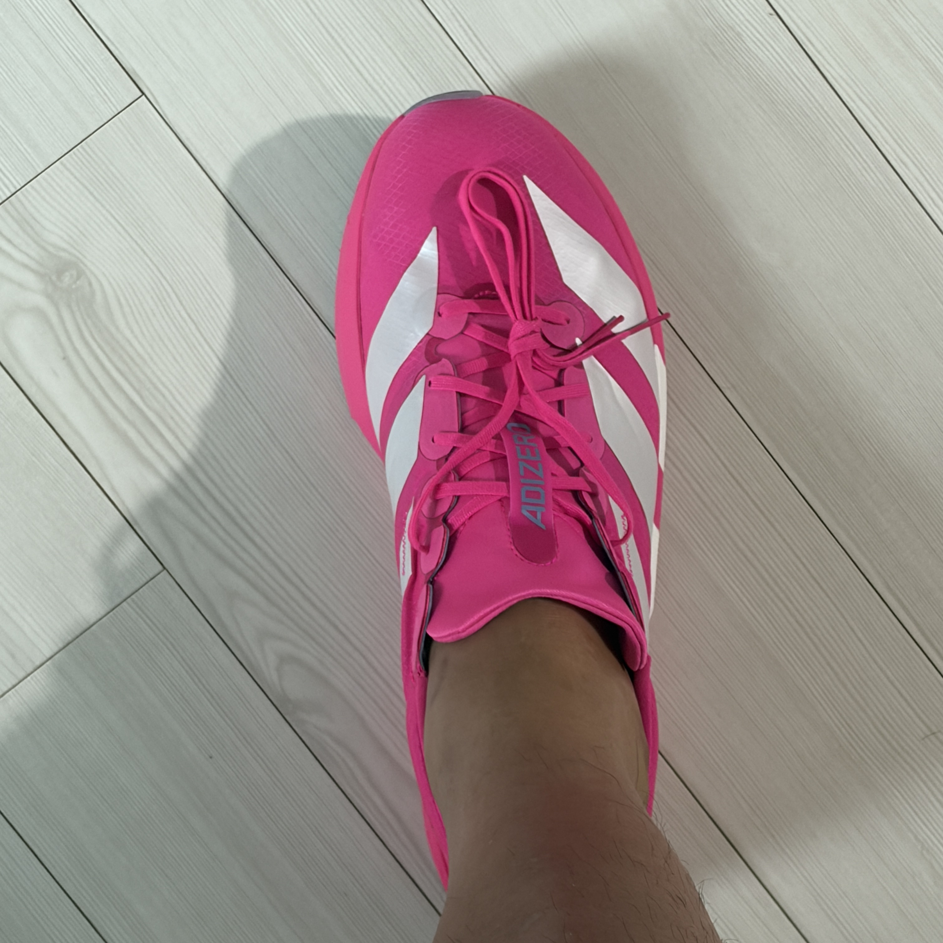 Adidas Adizero Adios 9 Shock Pink Zero Metallic 착용 스타일 - 1