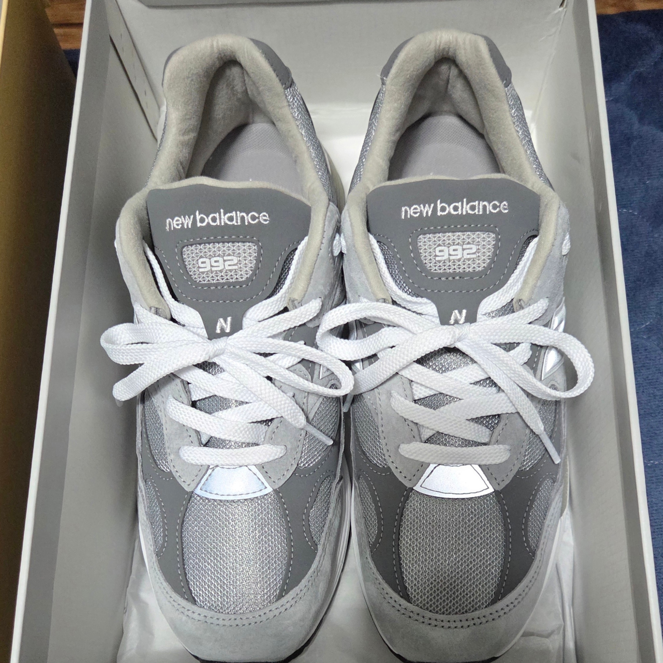 New Balance 992 Made in USA Core Grey Silver Metallic 착용 스타일