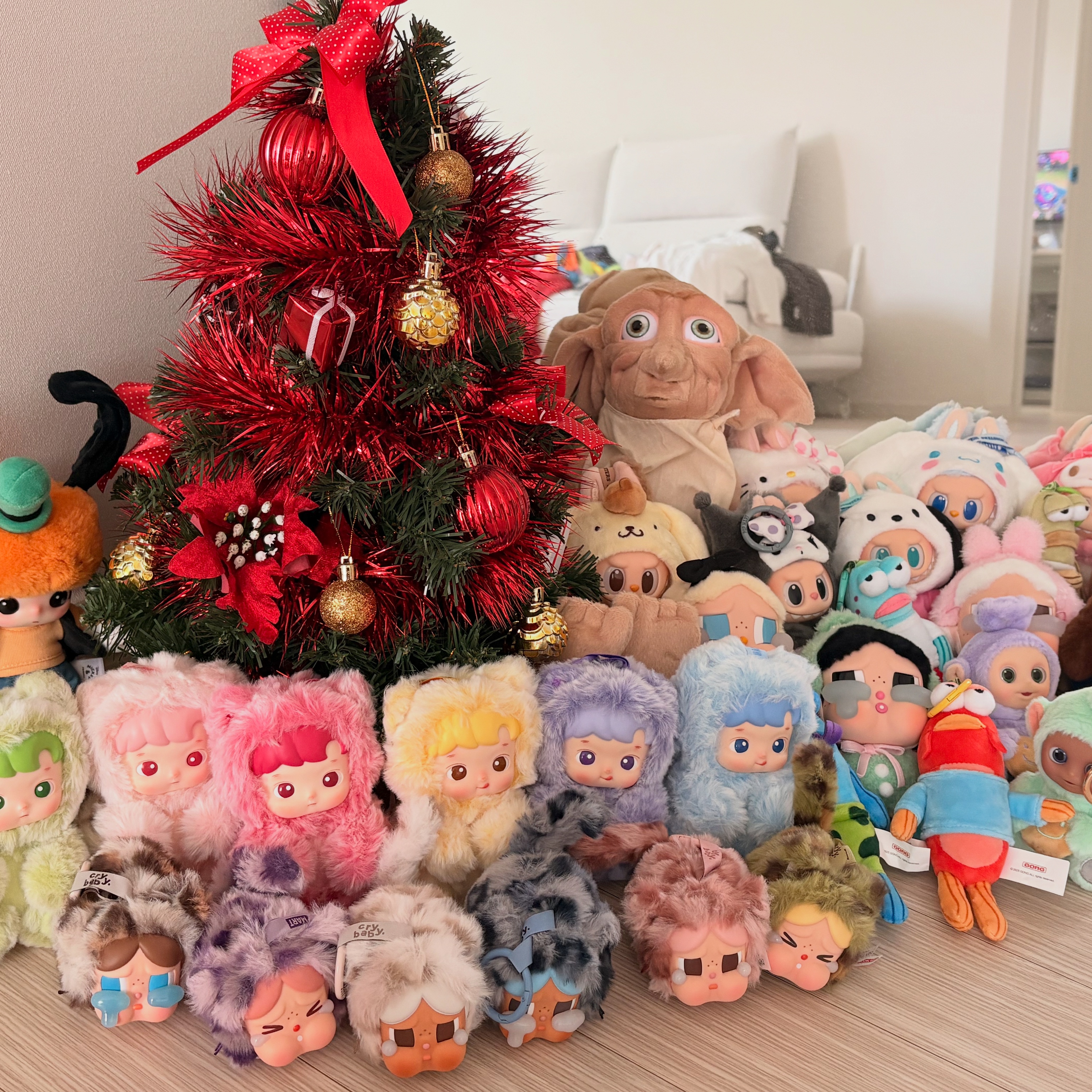 Pop Mart Crybaby Wild But Cutie Series Vinyl Plush Pendant (6 Blind Boxes), Pop Mart Bikini Bottom Buddies Whimsical Plush (6 Blind Boxes) 착용 스타일