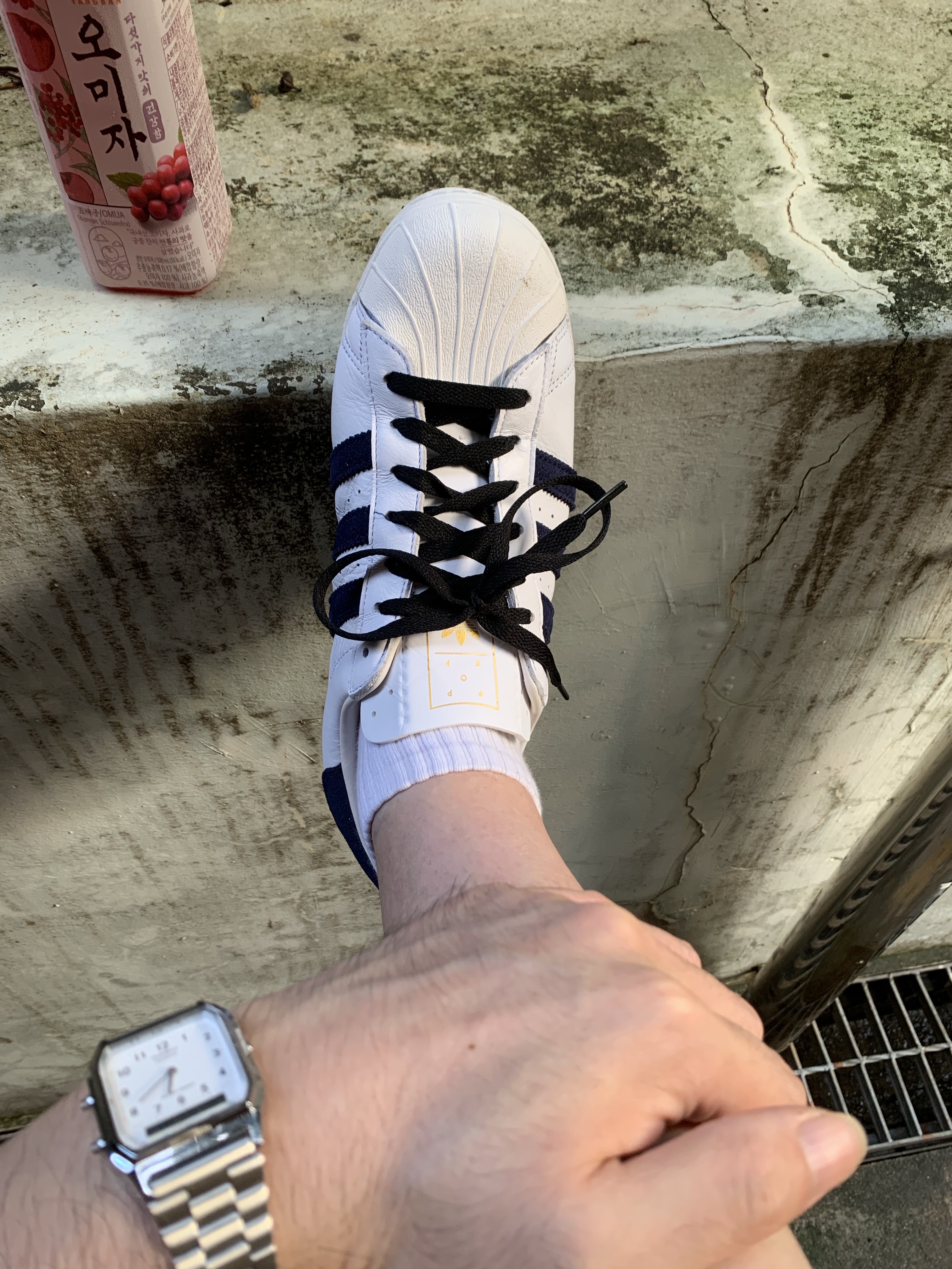 Adidas x Pop Trading Company Superstar ADV Cloud White Collegiate Navy, Casio AQ-230A-7B 착용 스타일