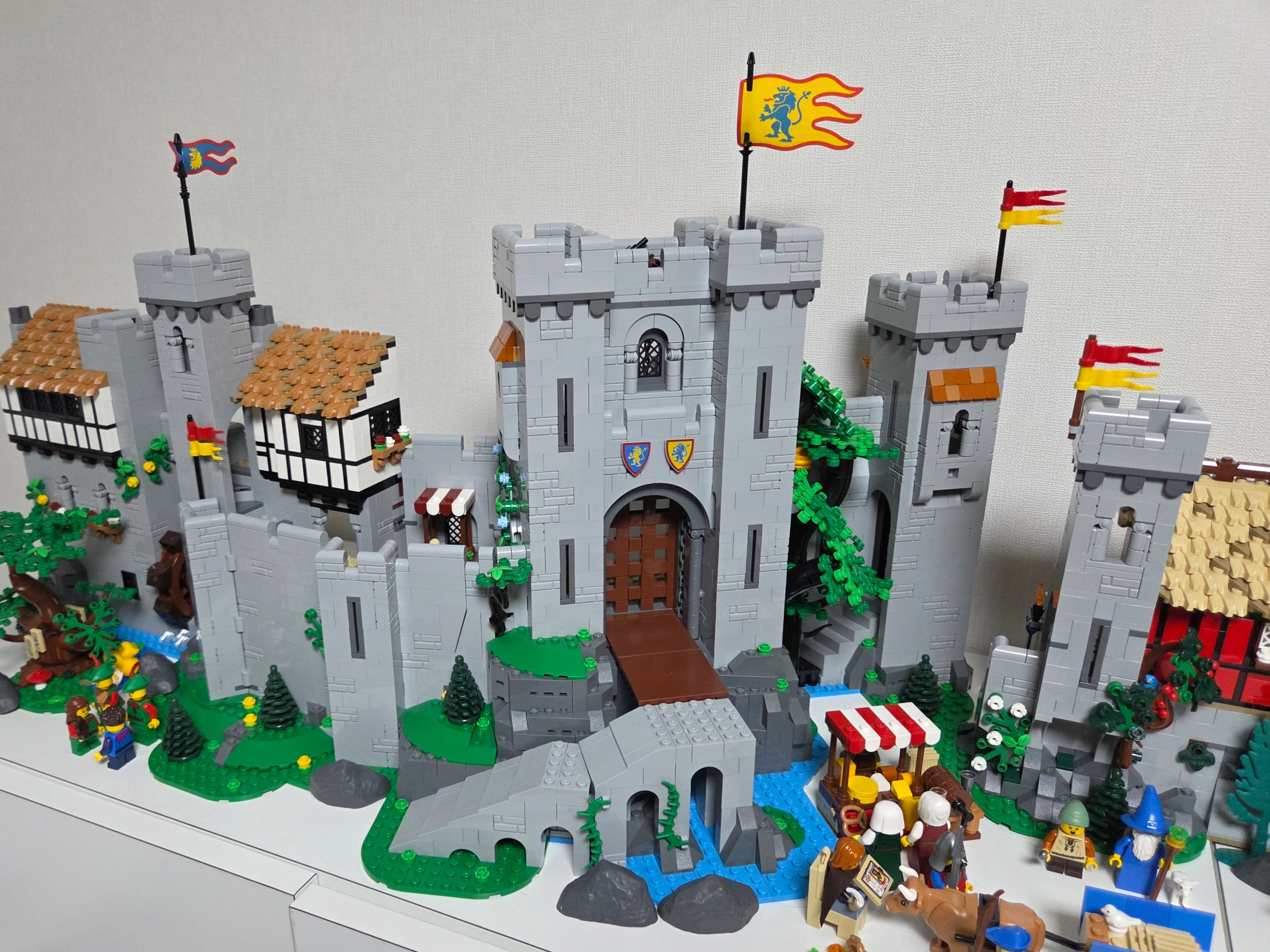 Lego Lion Knights' Castle, Lego Medieval Town Square 착용 스타일 - 2