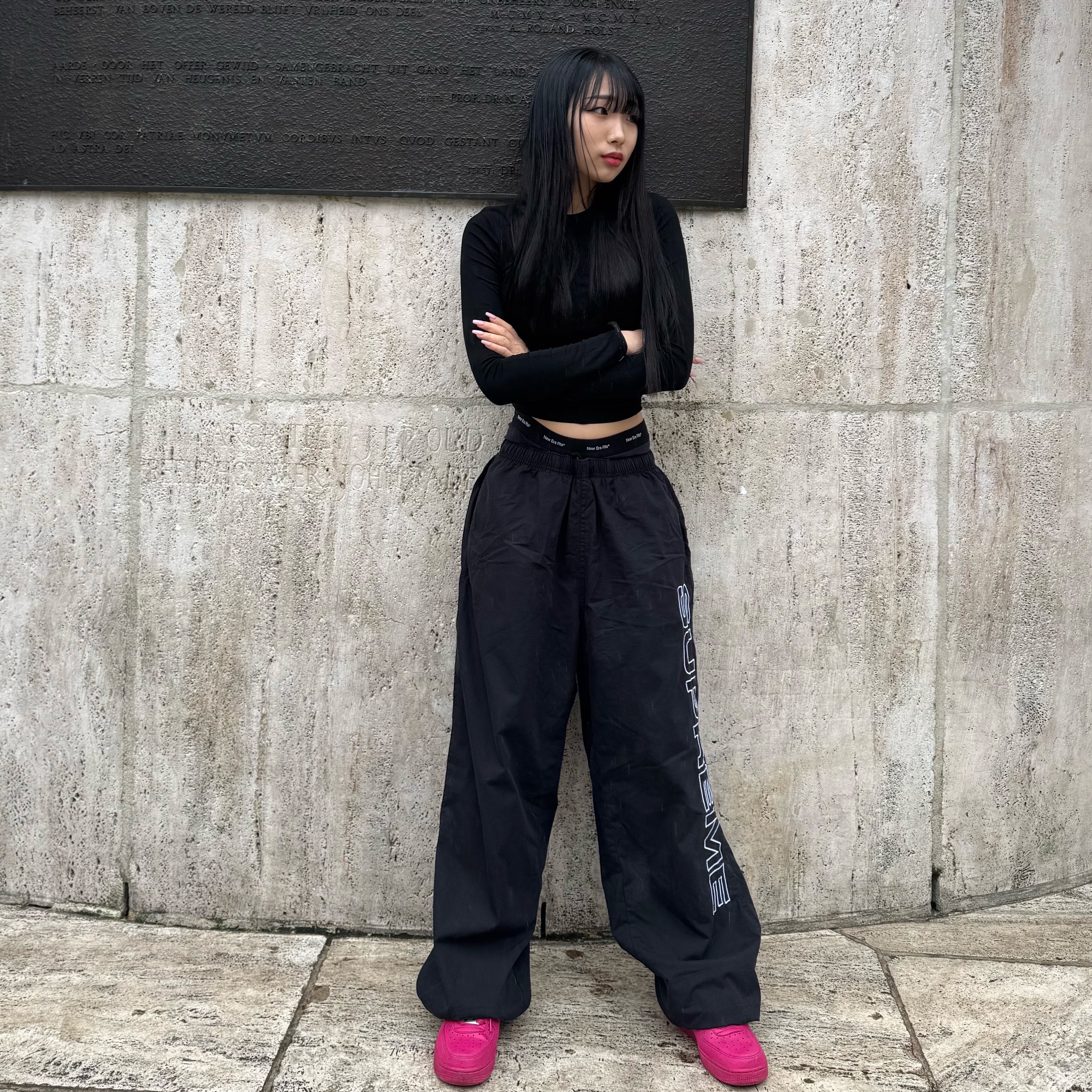 (W) Nike Air Force 1 '07 Fireberry Fierce Pink, Supreme Spellout Embroidered Ripstop Track Pants Black - 25FW 착용 스타일 - 2