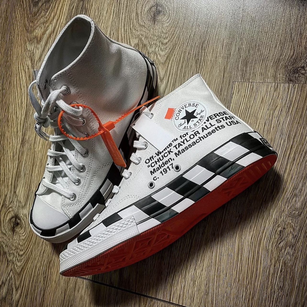 Converse x Off-White Chuck 70 High V2 2021 착용 스타일 - 1