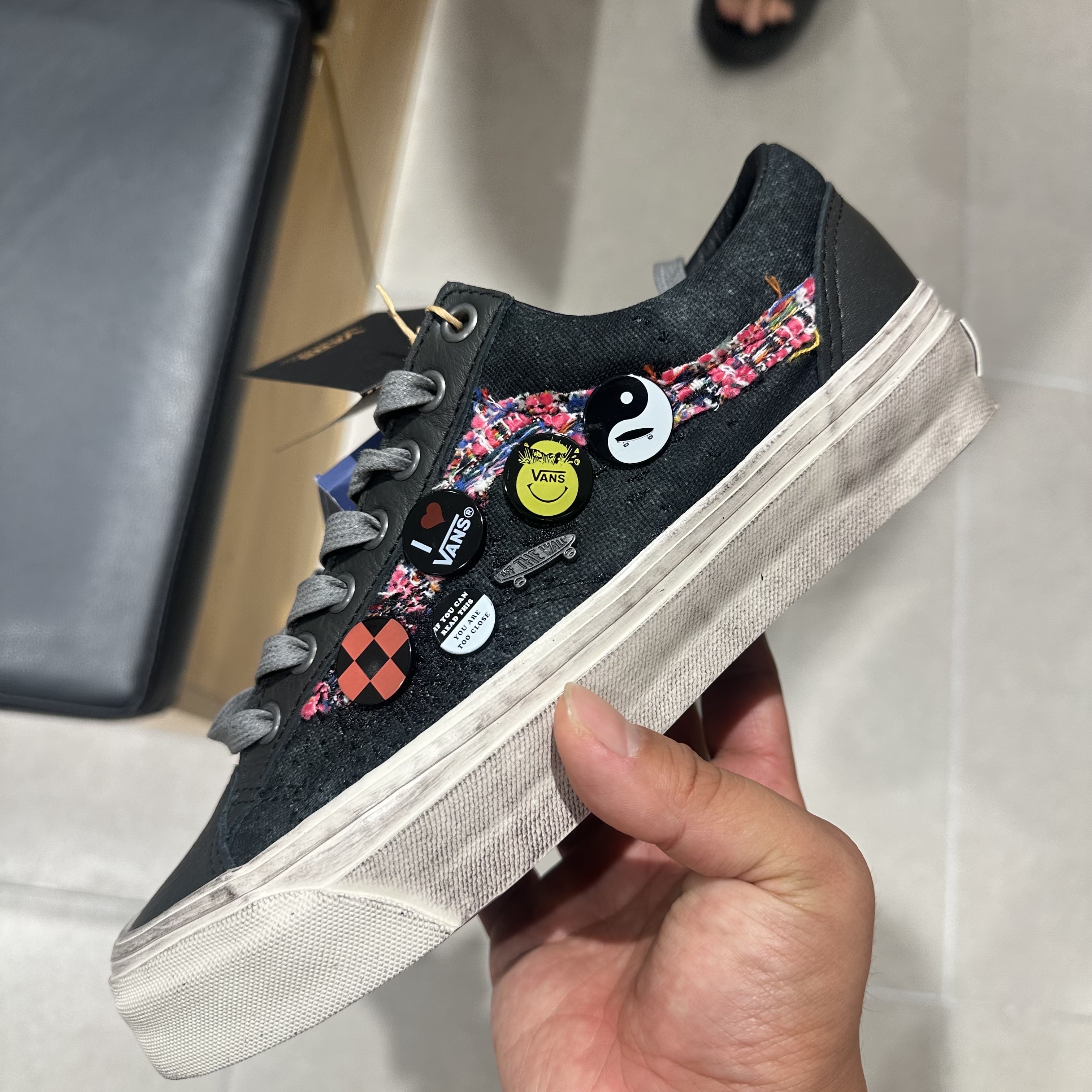 Vans Premium Old Skool 36 LX Souvenir Faded Black 착용 스타일 - 2