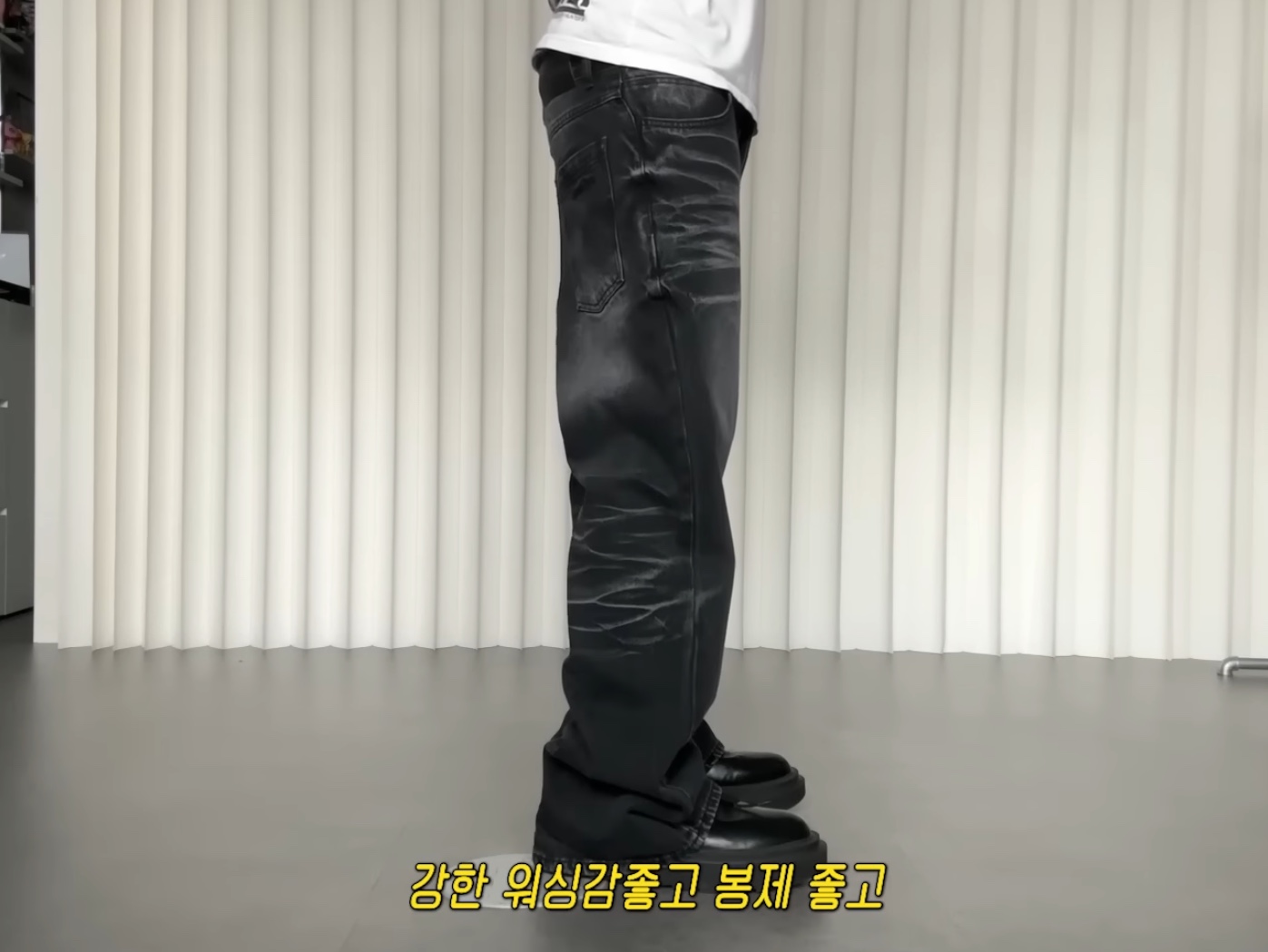 AX CONNECTION Authentic Vintage Washed Flare Denim Pants Black 착용 스타일 - 1
