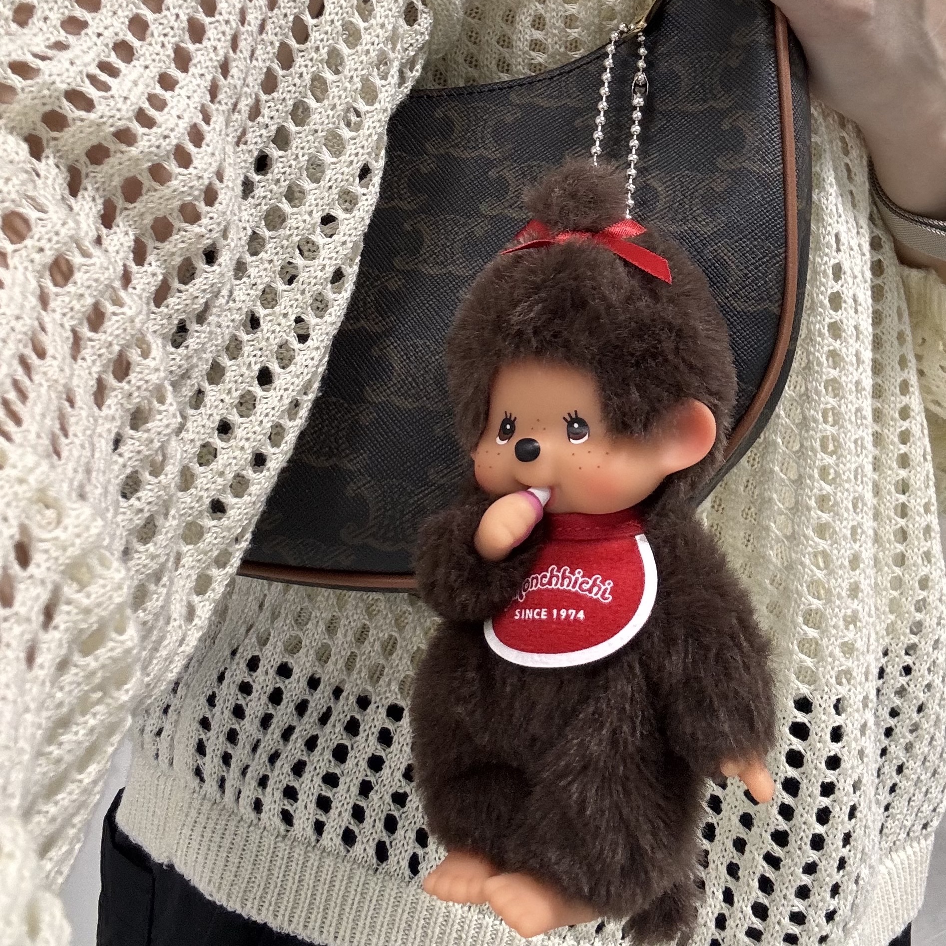 Monchhichi SS Girl Key Chain Brown, Celine Ava Bag in Triomphe Canvas and Calfskin Tan 착용 스타일 - 1