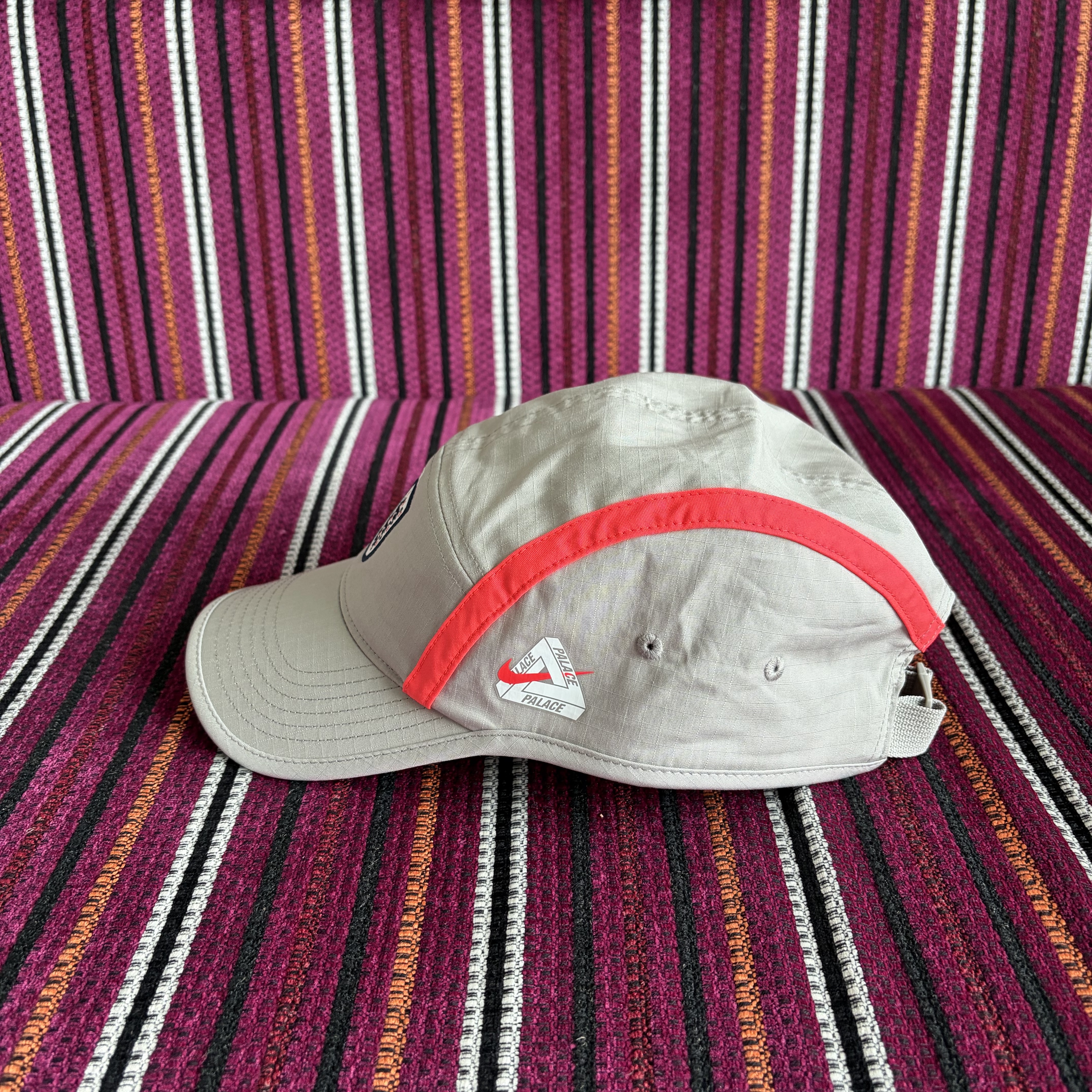 Palace x Nike England Fly Cap Pewter Grey Cool Grey 착용 스타일 - 2