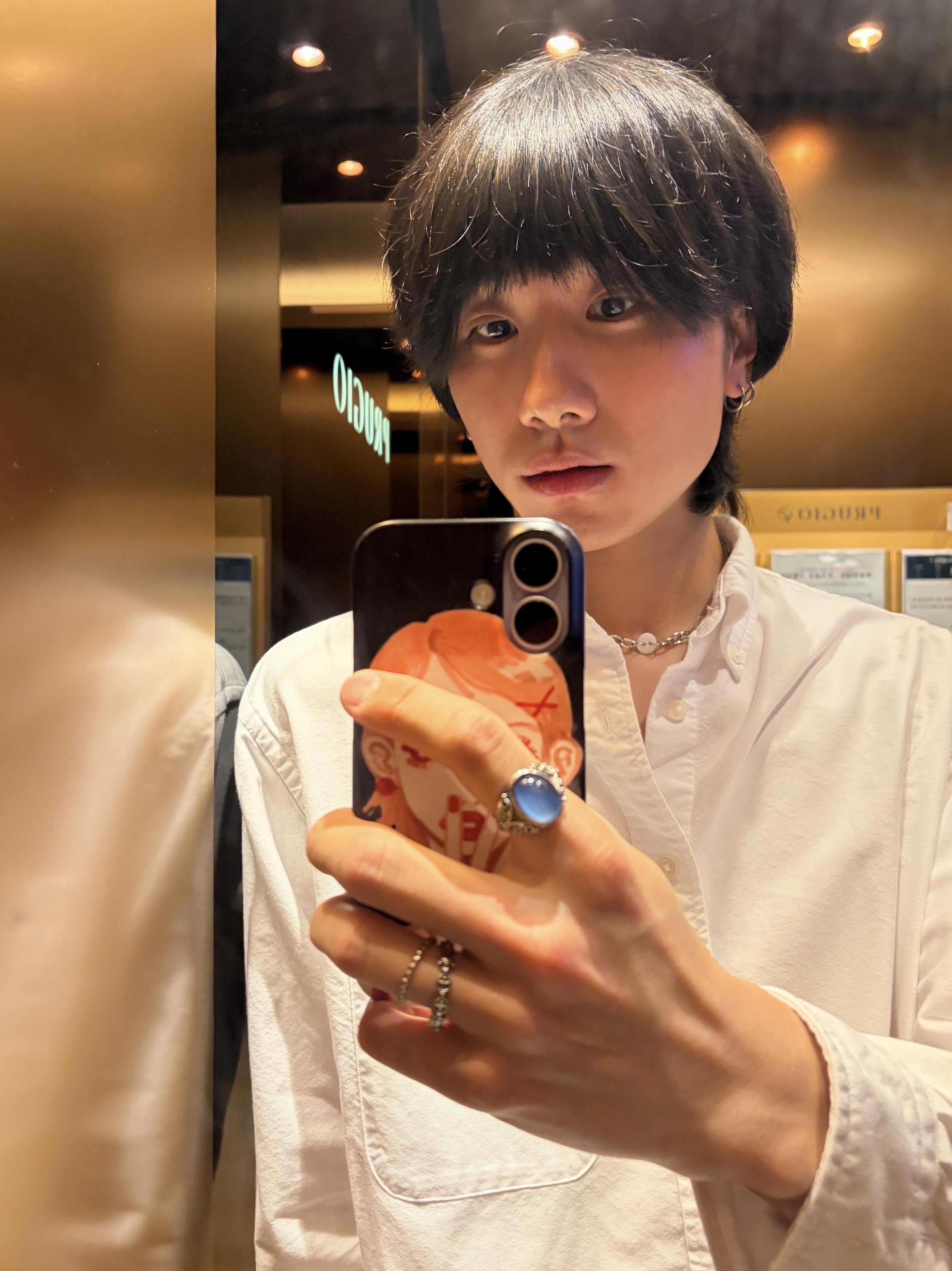 Uniqlo x JW Anderson Oxford Oversized Shirt White 착용 스타일