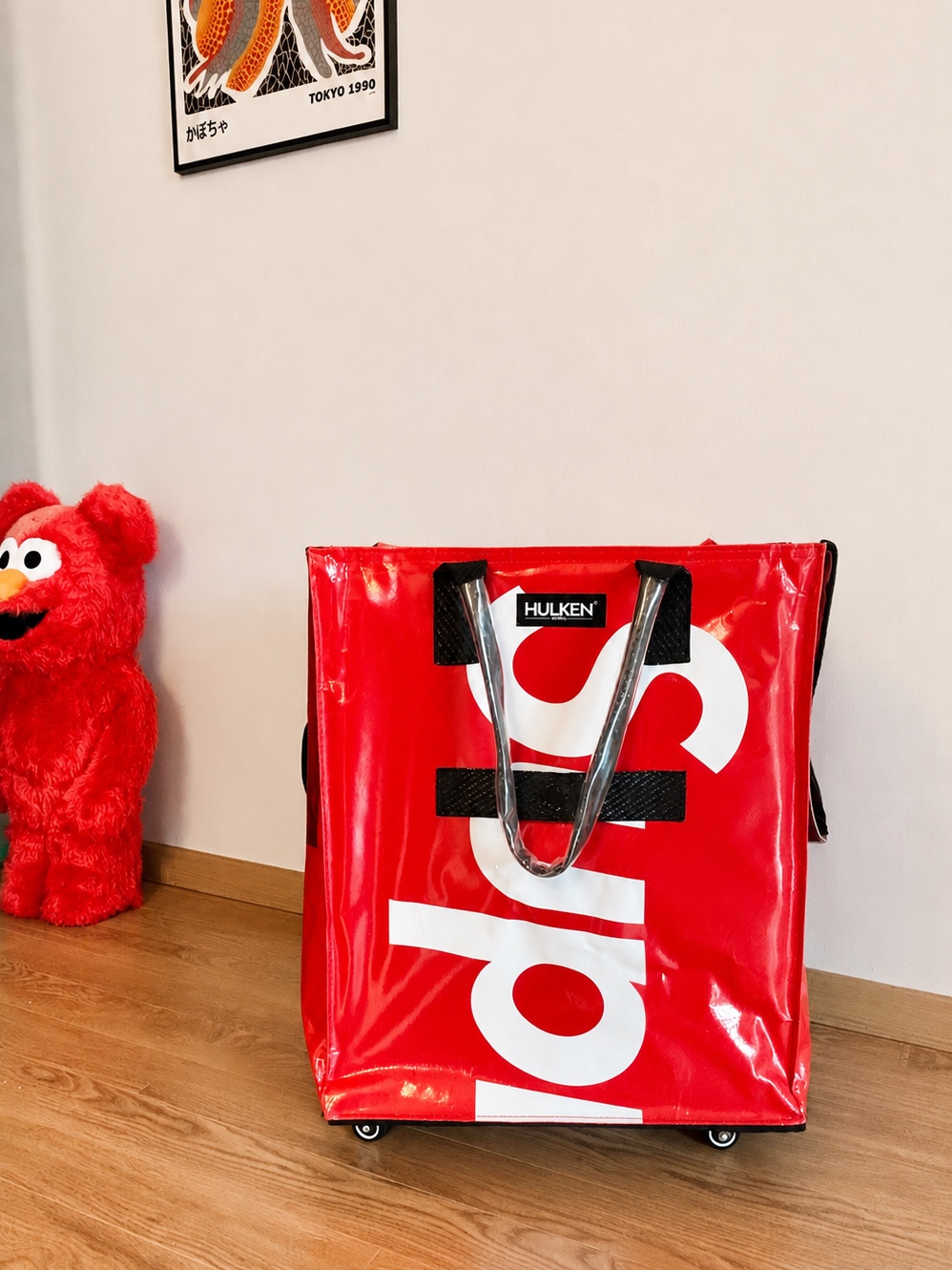 Supreme x Hulken Rolling Tote Bag Red - 26SS 착용 스타일