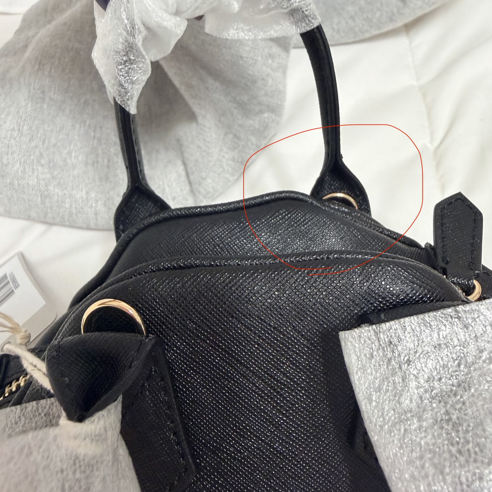 Vivienne Westwood Saffiano Mini Yasmin Cross Bag Black 착용 스타일 - 2