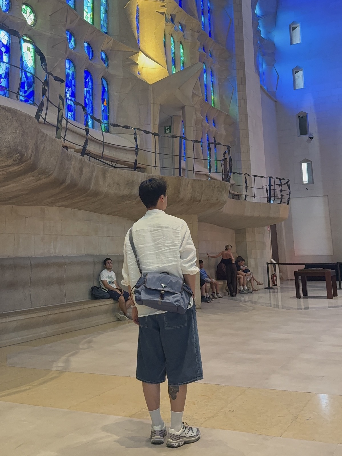 Salomon XT-6 Icicle Nirvana, Prada Re-Nylon and Leather Shoulder Bag Aviation Blue 착용 스타일 - 3