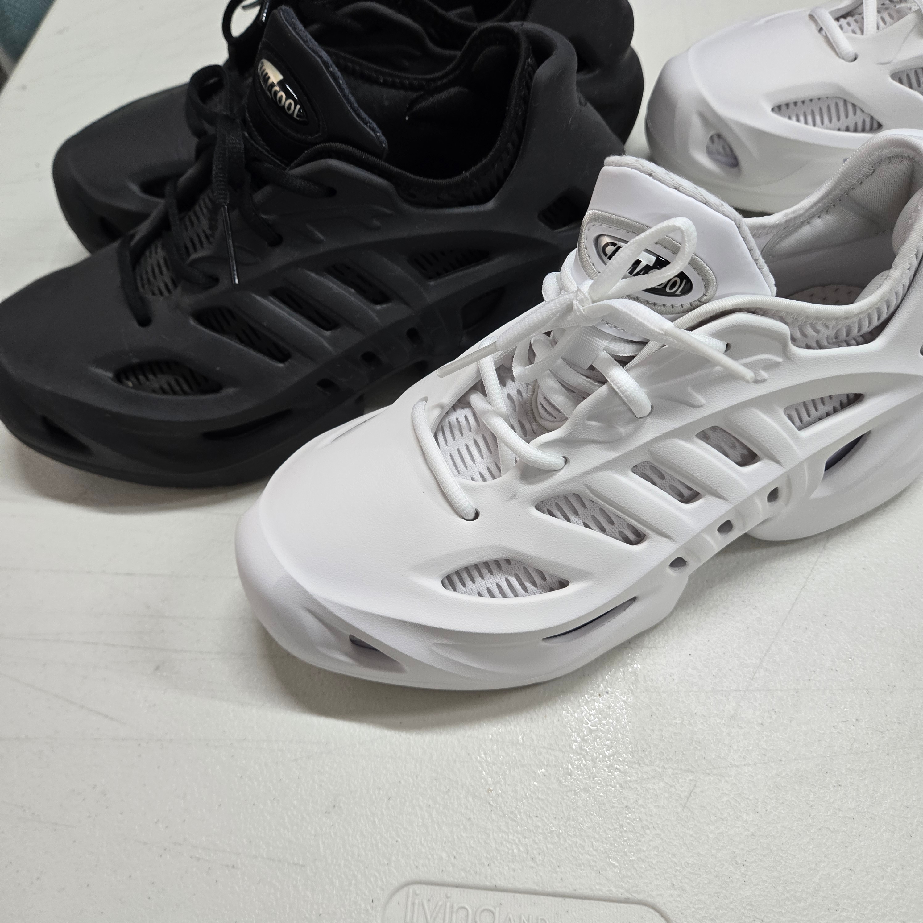 Stussy Basic Stussy T-Shirt White 2024, 2025, Adidas Adifom Climacool Core Black Silver Metallic 착용 스타일 - 6