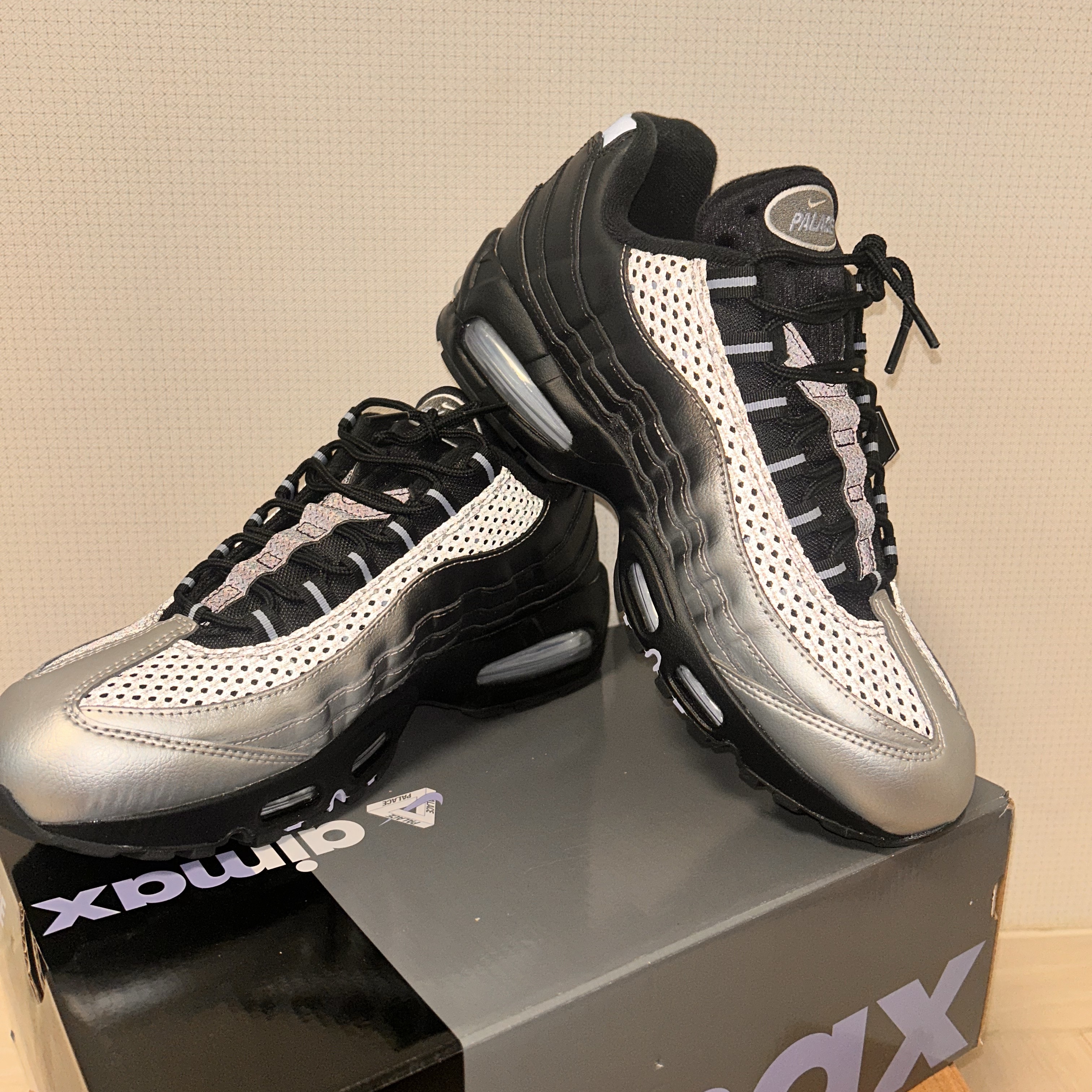 Nike x Palace Air Max 95 Metallic Silver Aluminum 착용 스타일