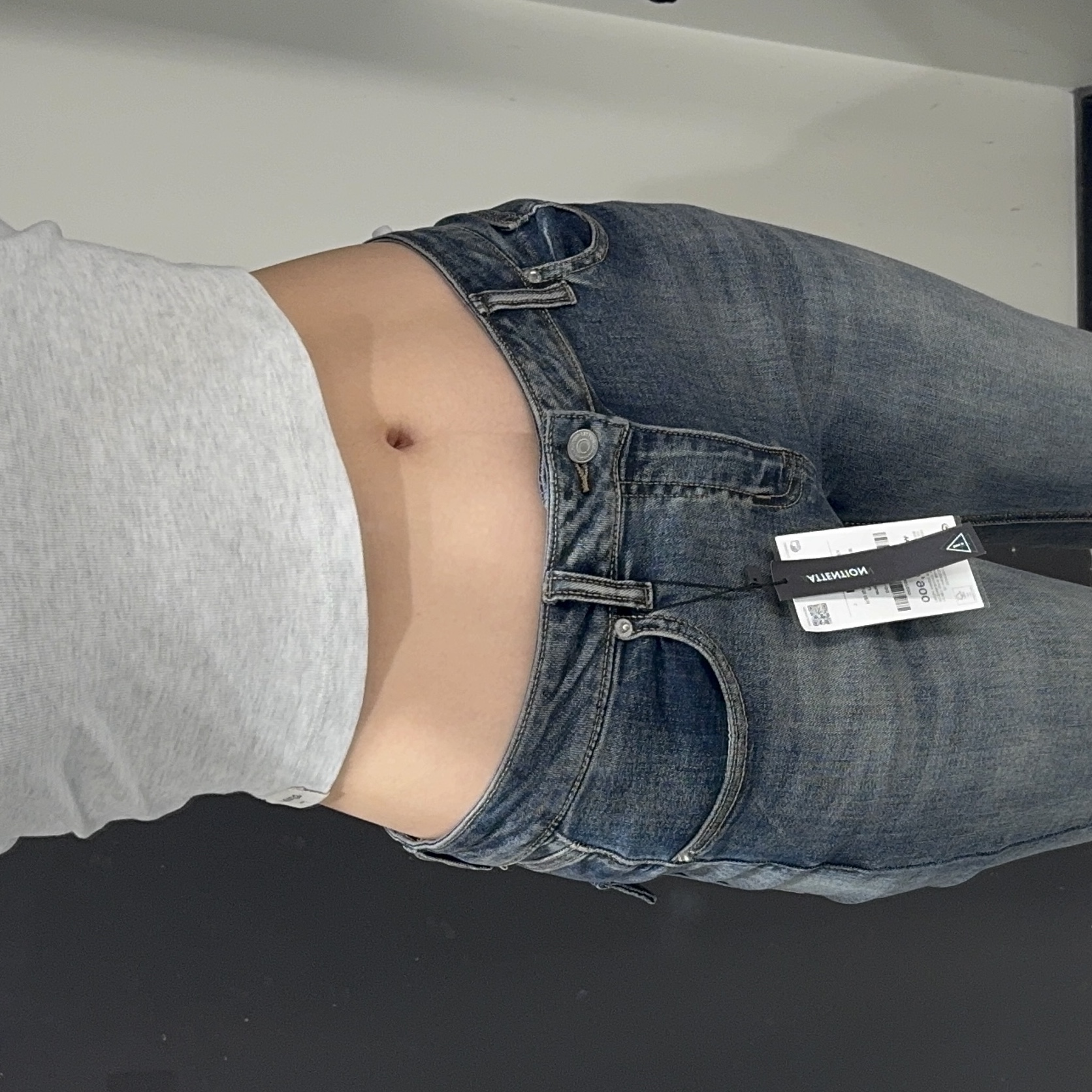 (W) Glowny x Champion Camisole White 착용 스타일