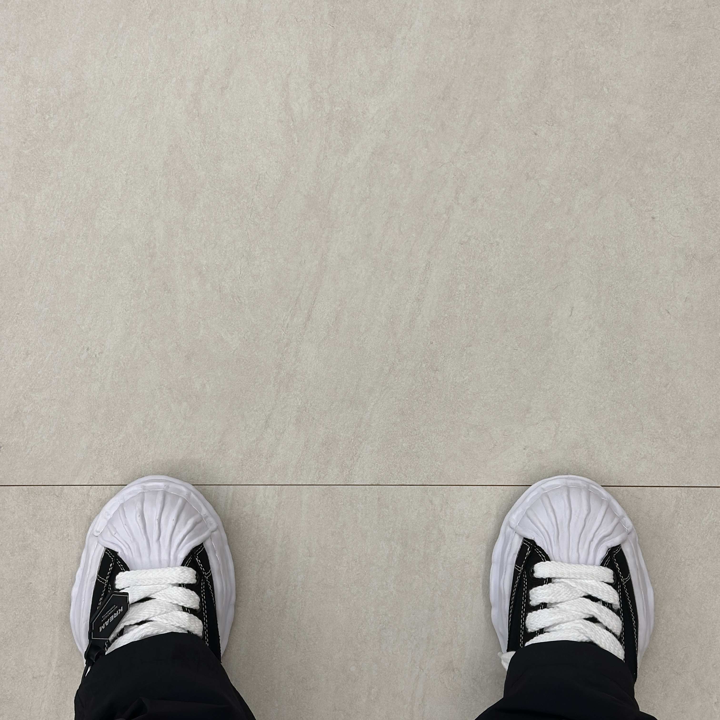 Maison Mihara Yasuhiro Blakey OG Sole Canvas Low-top Sneakers Black White 착용 스타일