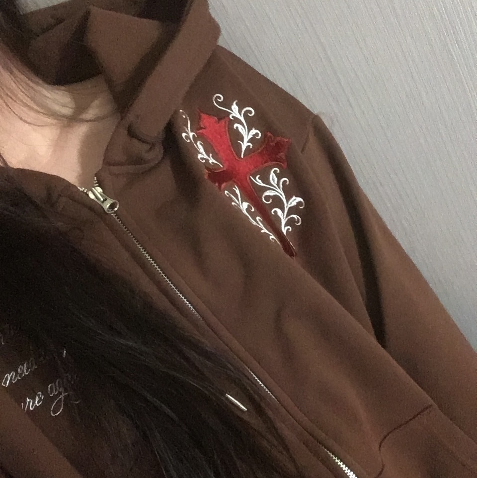 Floral Cross Zip-Up Brown 착용 스타일 - 2