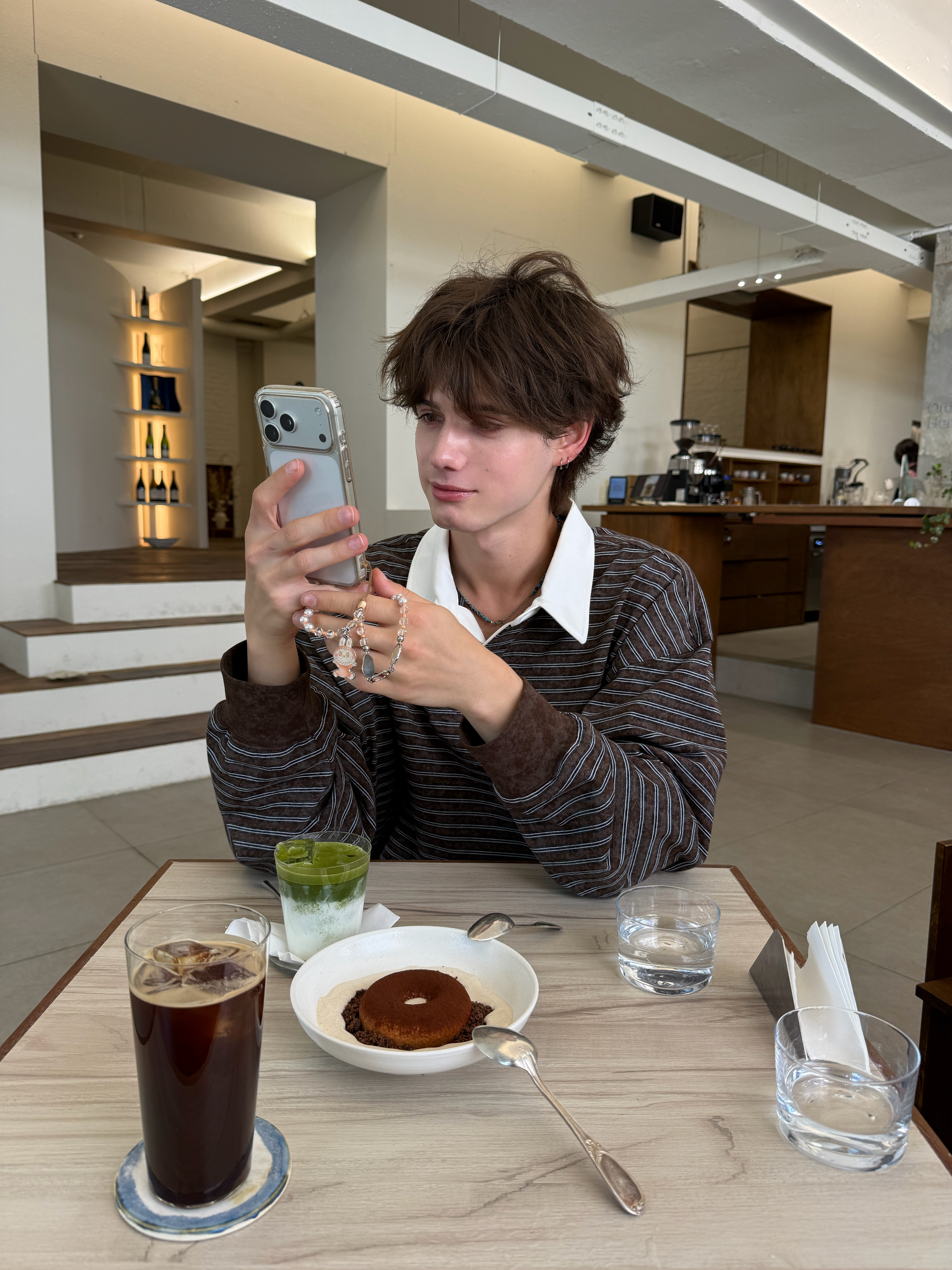 Nonnod Bias Polo Shirt Brown Stripe 착용 스타일