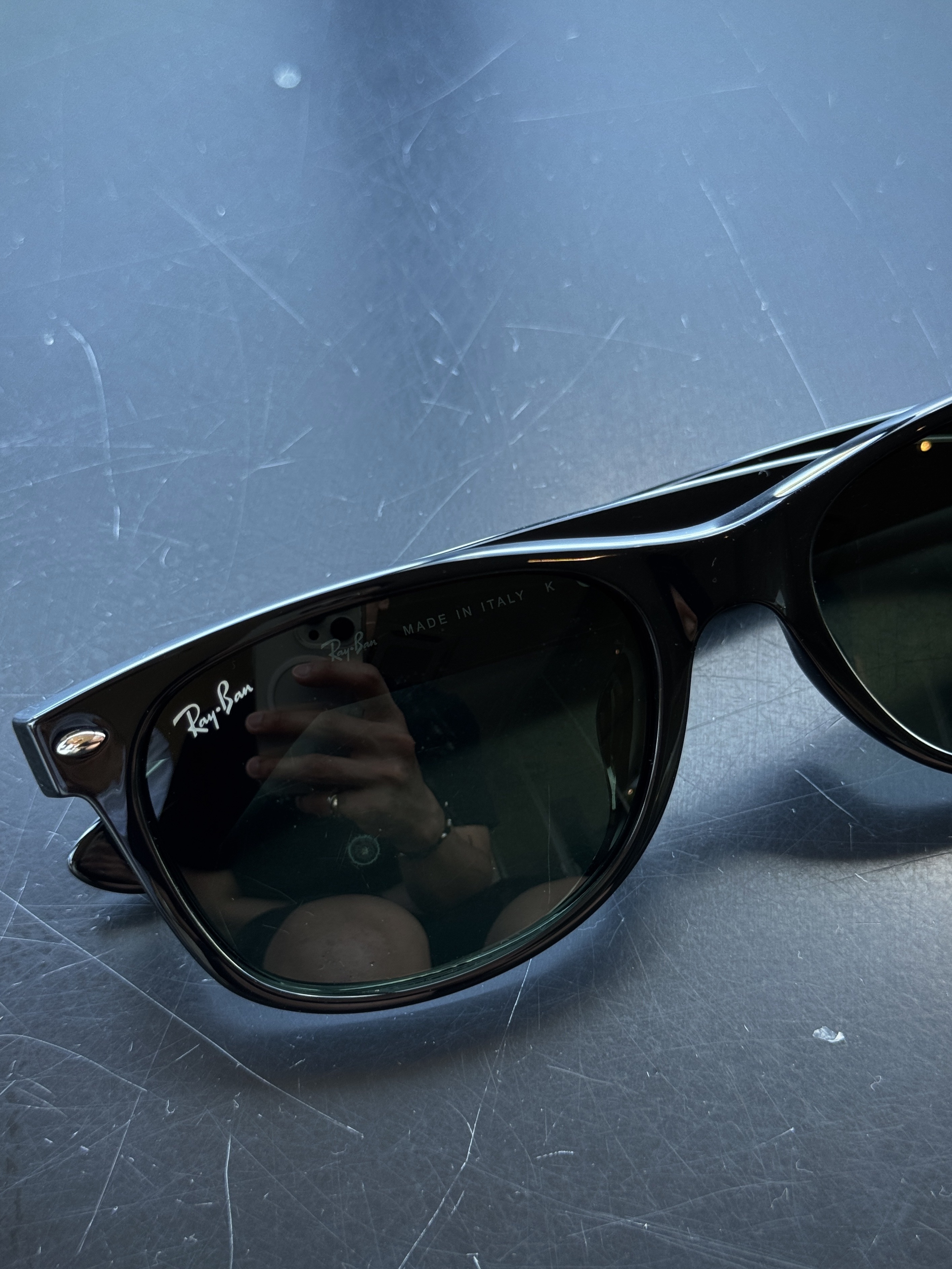 SUBCATEGORY SUB_F831 Gray, Ray-Ban New Wayfarer Classic Polished Black Frame G-15 Green Lense Low Bridge Fit 착용 스타일 - 3