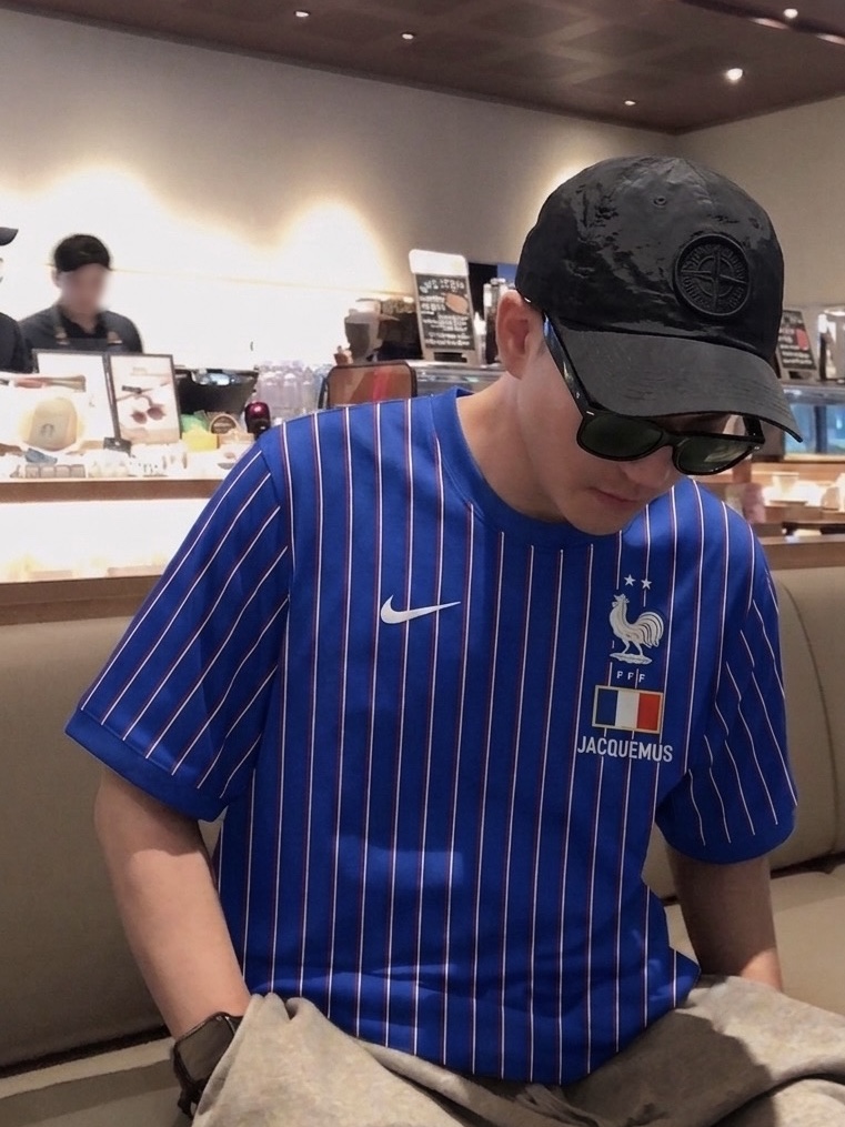 Nike ACG Fly Unstructured Cap Black, Nike x Jacquemus France Dri-Fit Short-Sleeve Top Game Royal University Red White (IH1674-480) 착용 스타일 - 2
