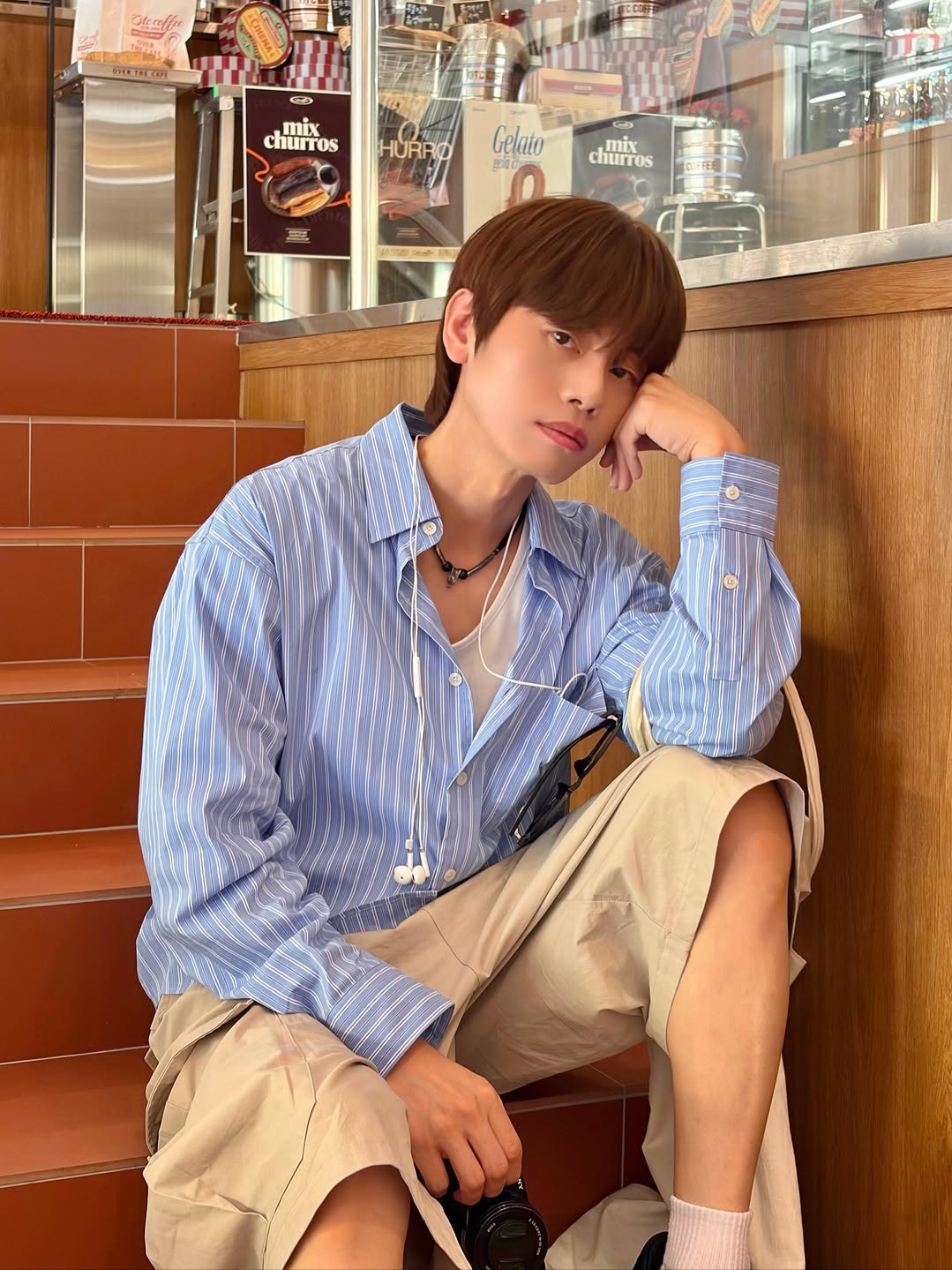 Knitted Stripe Crop Shirts Blue, Knitted Stripe Crop Shirts Sky Blue 착용 스타일 - 2