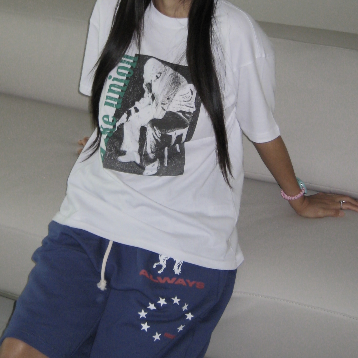 AMOU Trouble Half T-Shirts White, AMOU Trouble Half T-Shirts Gray 착용 스타일 - 4