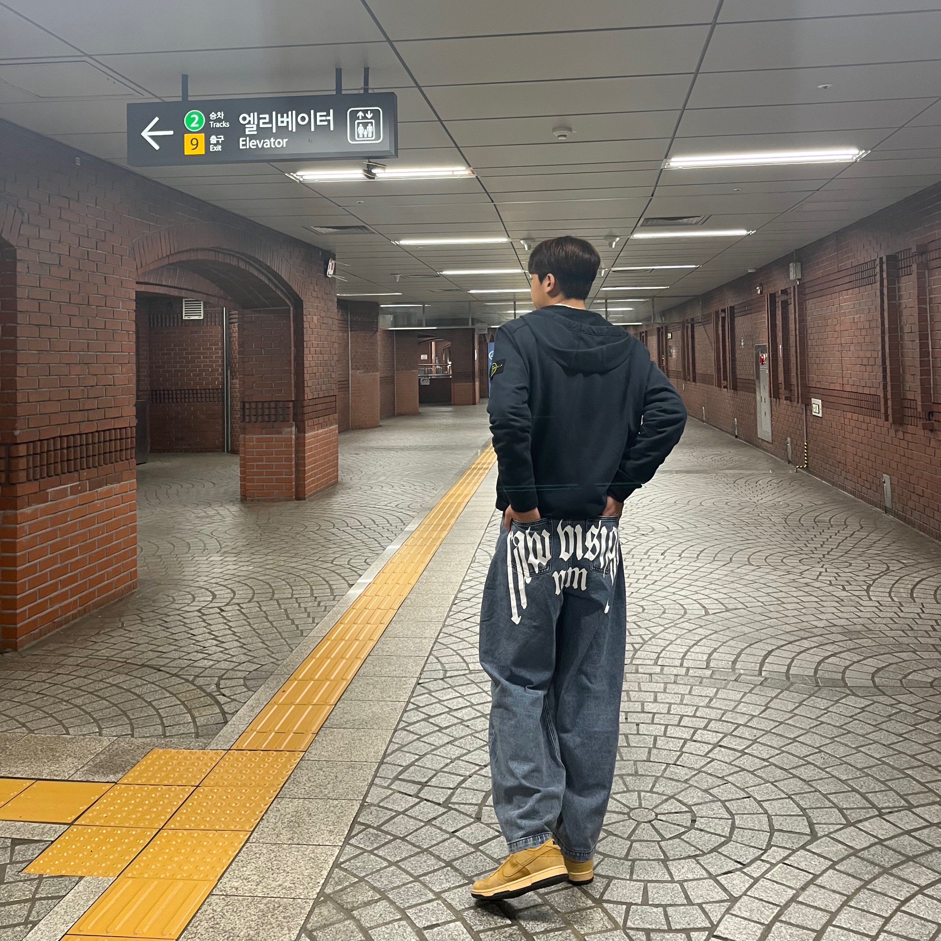 Stone Island 6100061 Organic Cotton Fleece Regular Fit Hooded Zip Up Sweatshirt with Pockets  - 25FW 착용 스타일