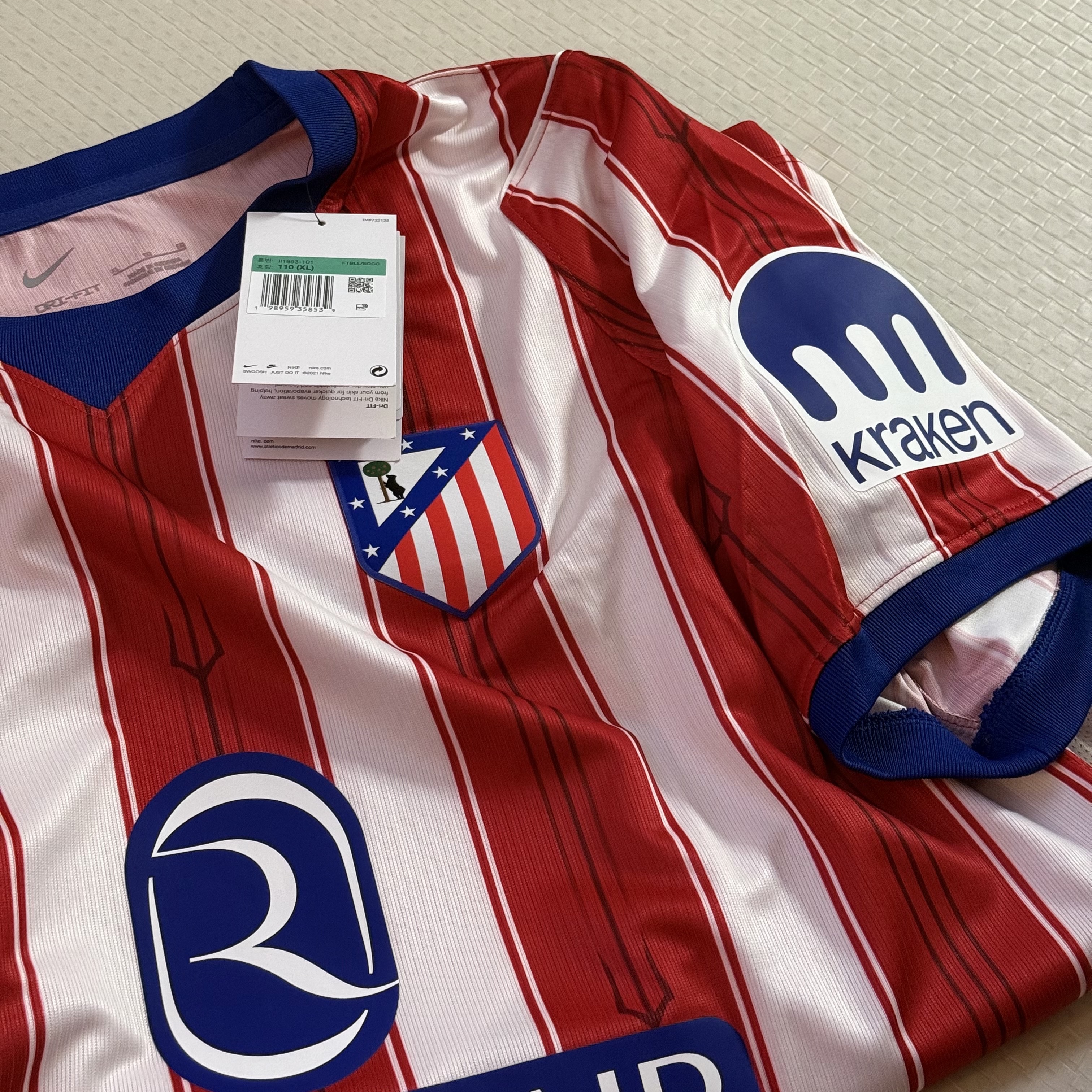 Nike Atletico Madrid 2026/27 Stadium Home Dri-Fit Replica Jersey White University Red (II1893-101) (Non Marking Ver.) 착용 스타일