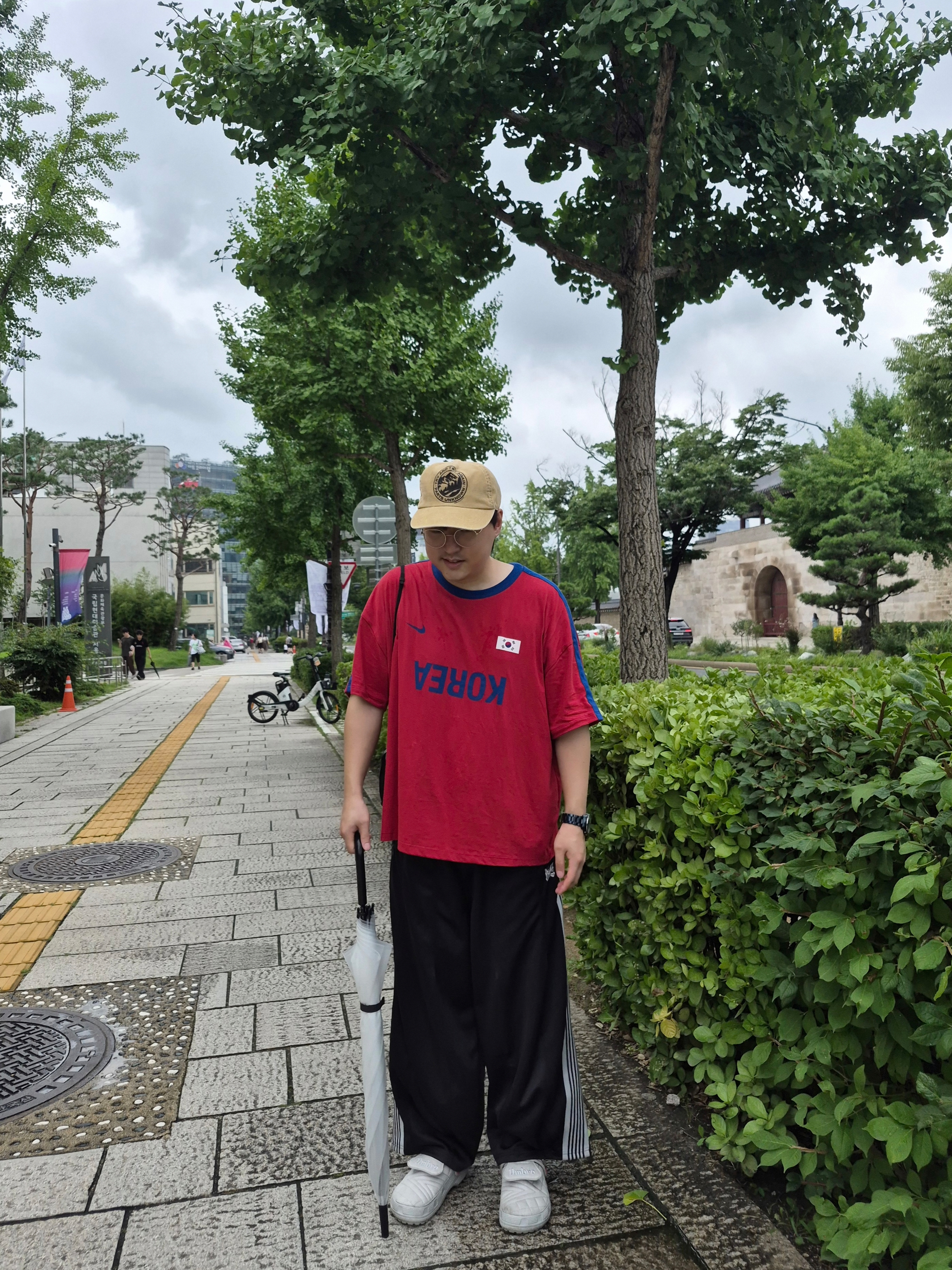 Collect Pieces Tata Corduroy Cap Beige, Supreme Backpack Black - 26SS 착용 스타일 - 3