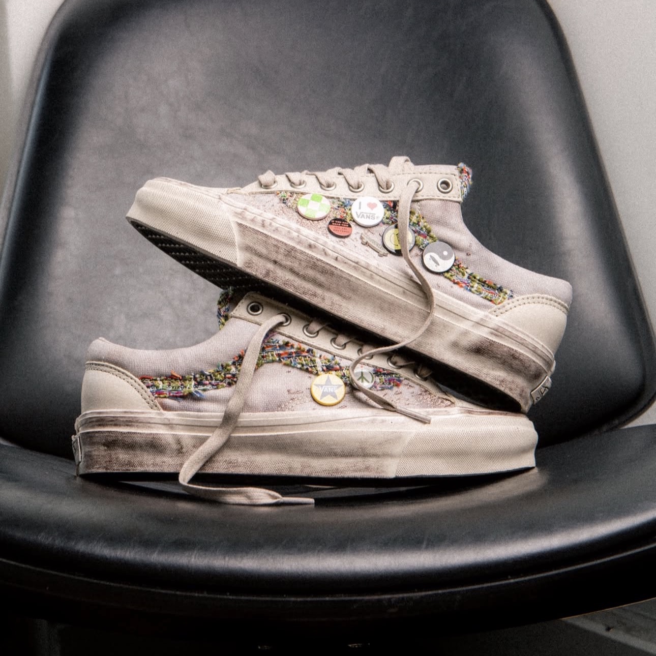 Vans Premium Old Skool 36 LX Souvenir Oatmeal Beige 착용 스타일 - 1