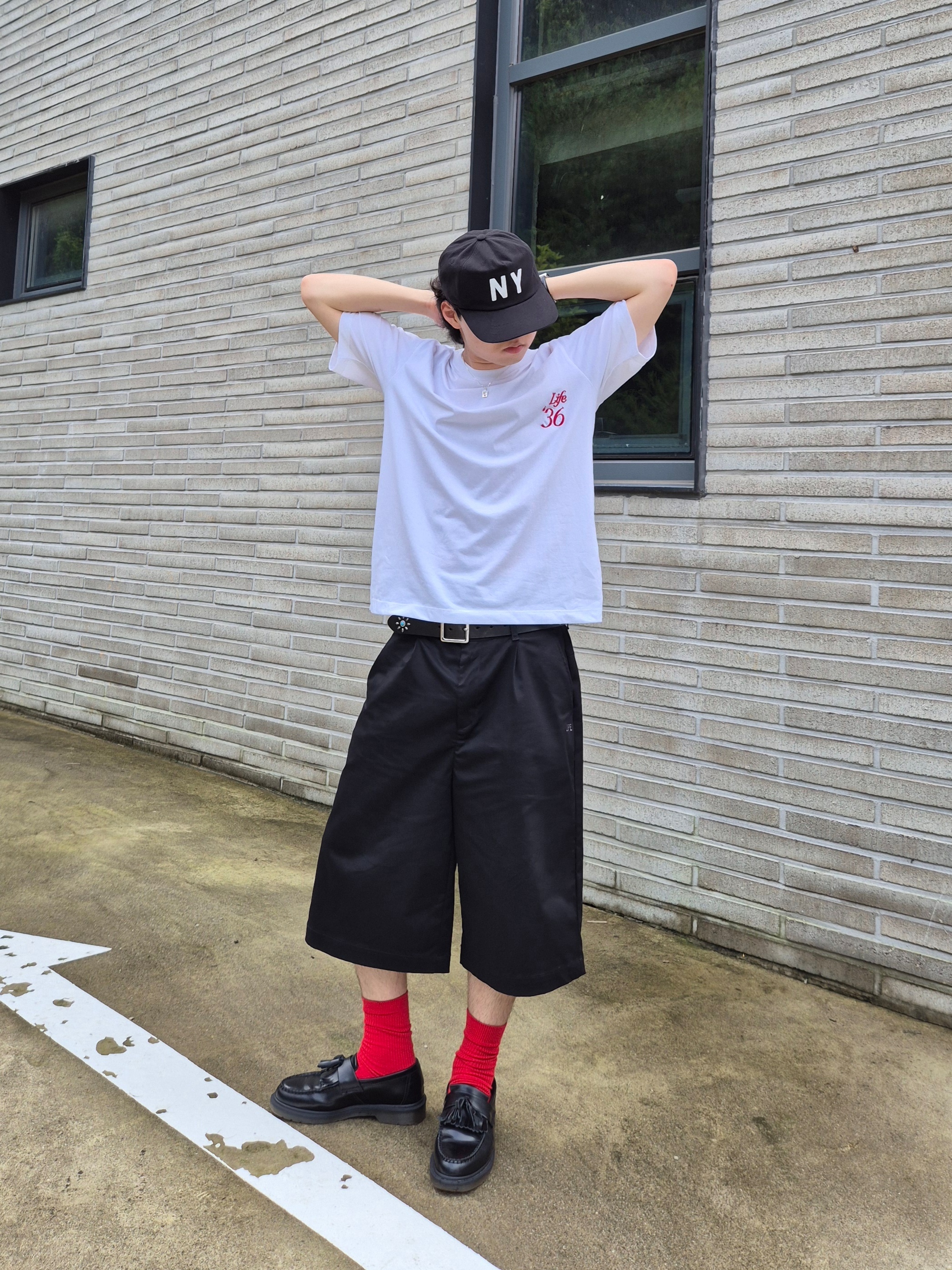 Dr. Martens Adrian Smooth Black 착용 스타일
