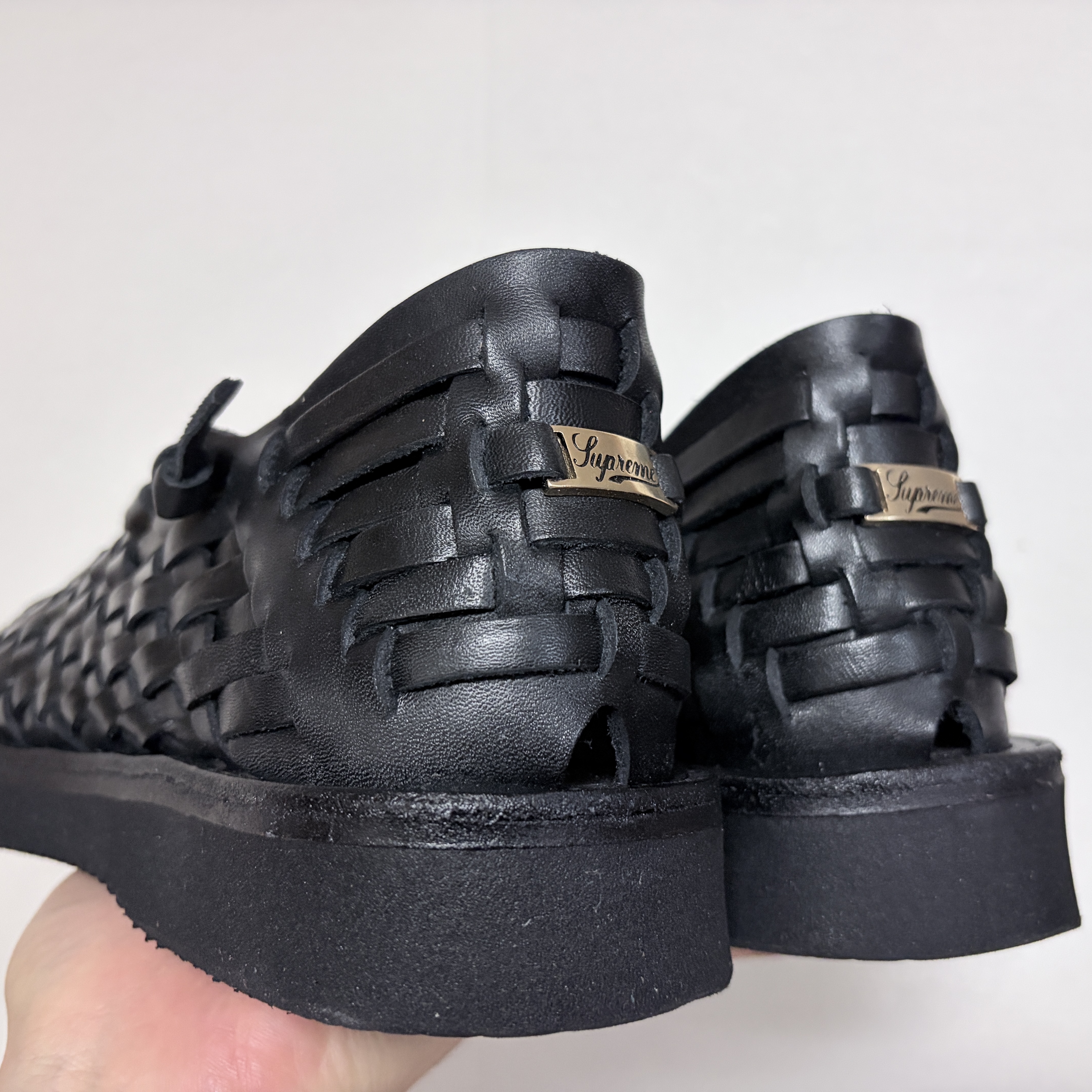 Supreme x Yuketen Leo Sandal Black - 26SS 착용 스타일 - 3