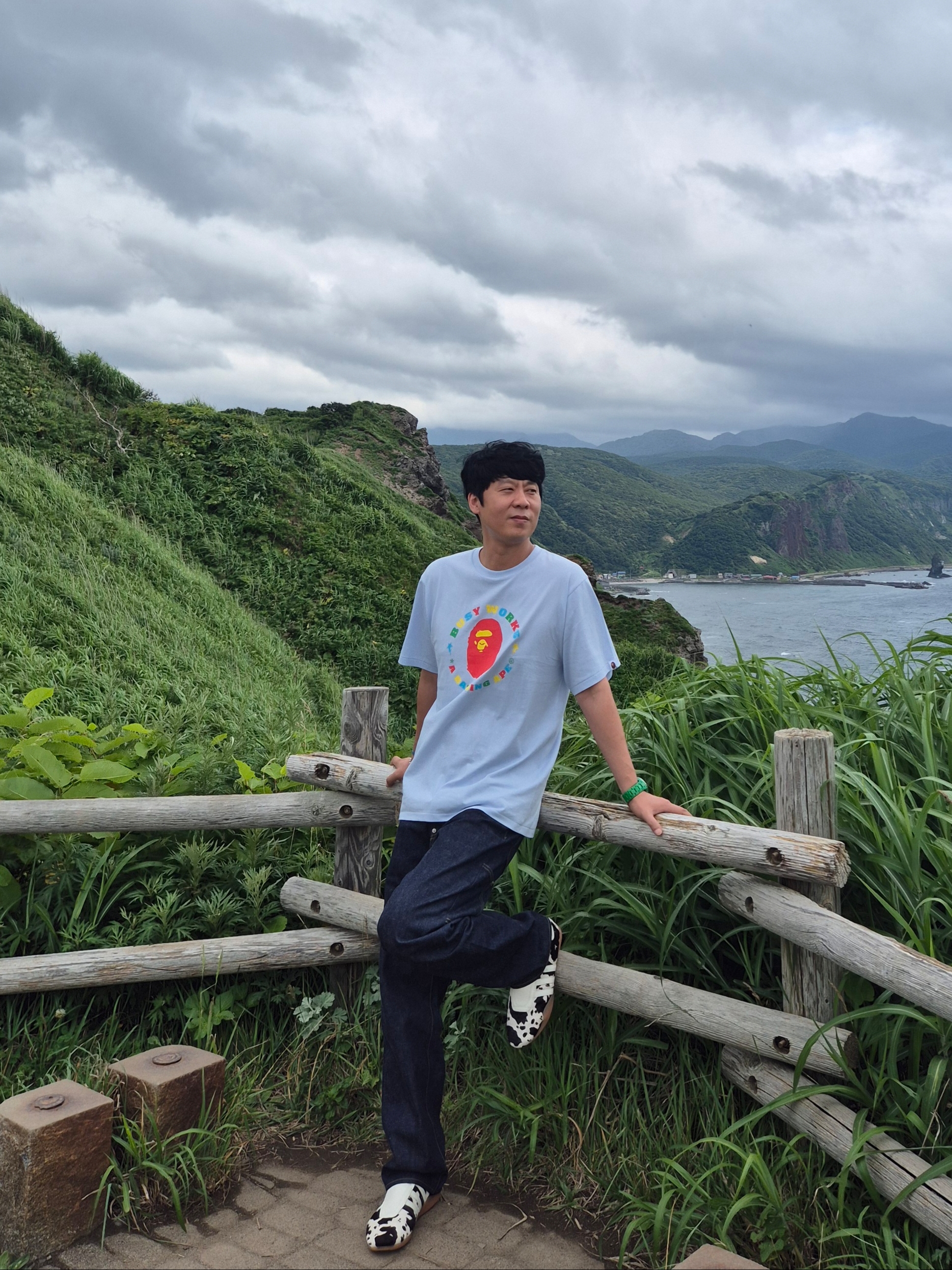 Human Made Straight Denim Pants Past Indigo, BAPE Colors College T-shirt Sax 착용 스타일 - 1