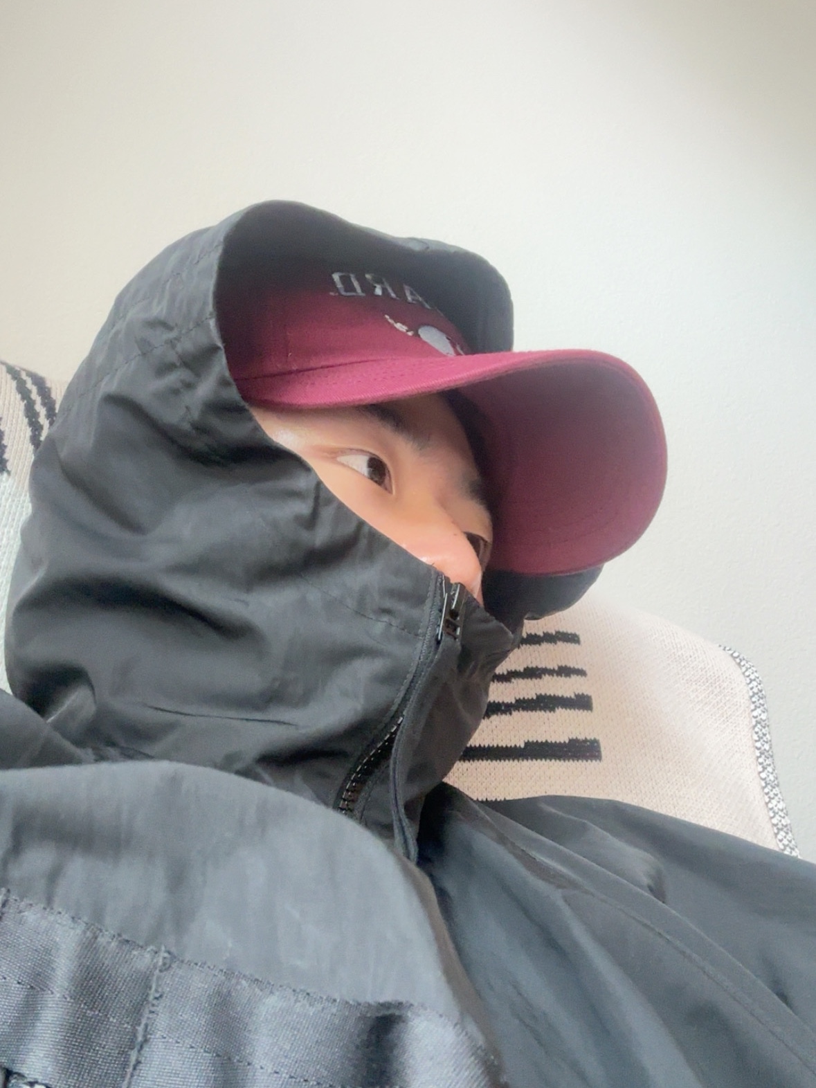 Arc'teryx Beta Jacket Black, Nike Calm 2.0 Slides Coconut Milk 착용 스타일 - 1